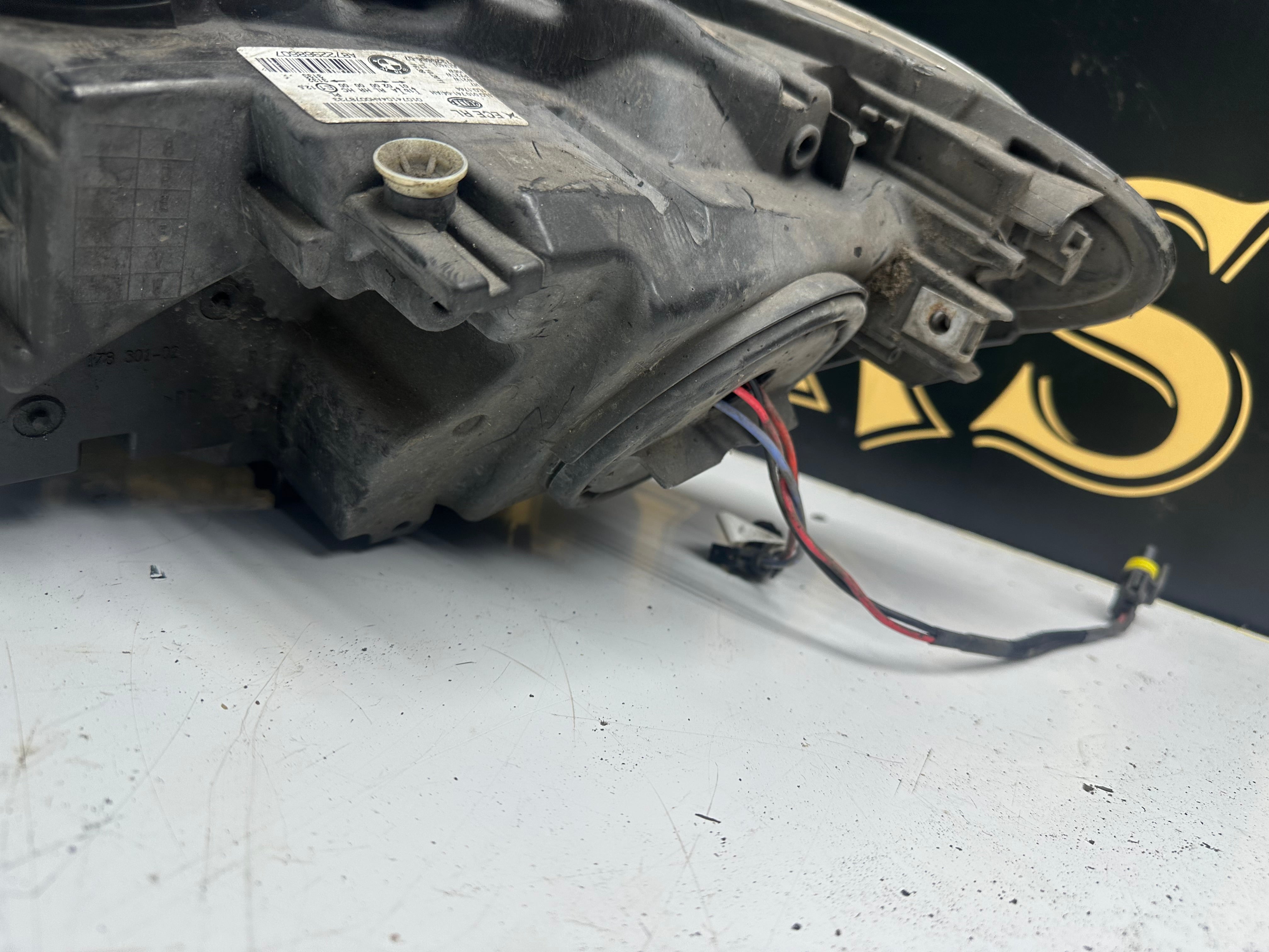 BMW 1 Series F20 F21 Halogen Right Headlight (7229686-07)