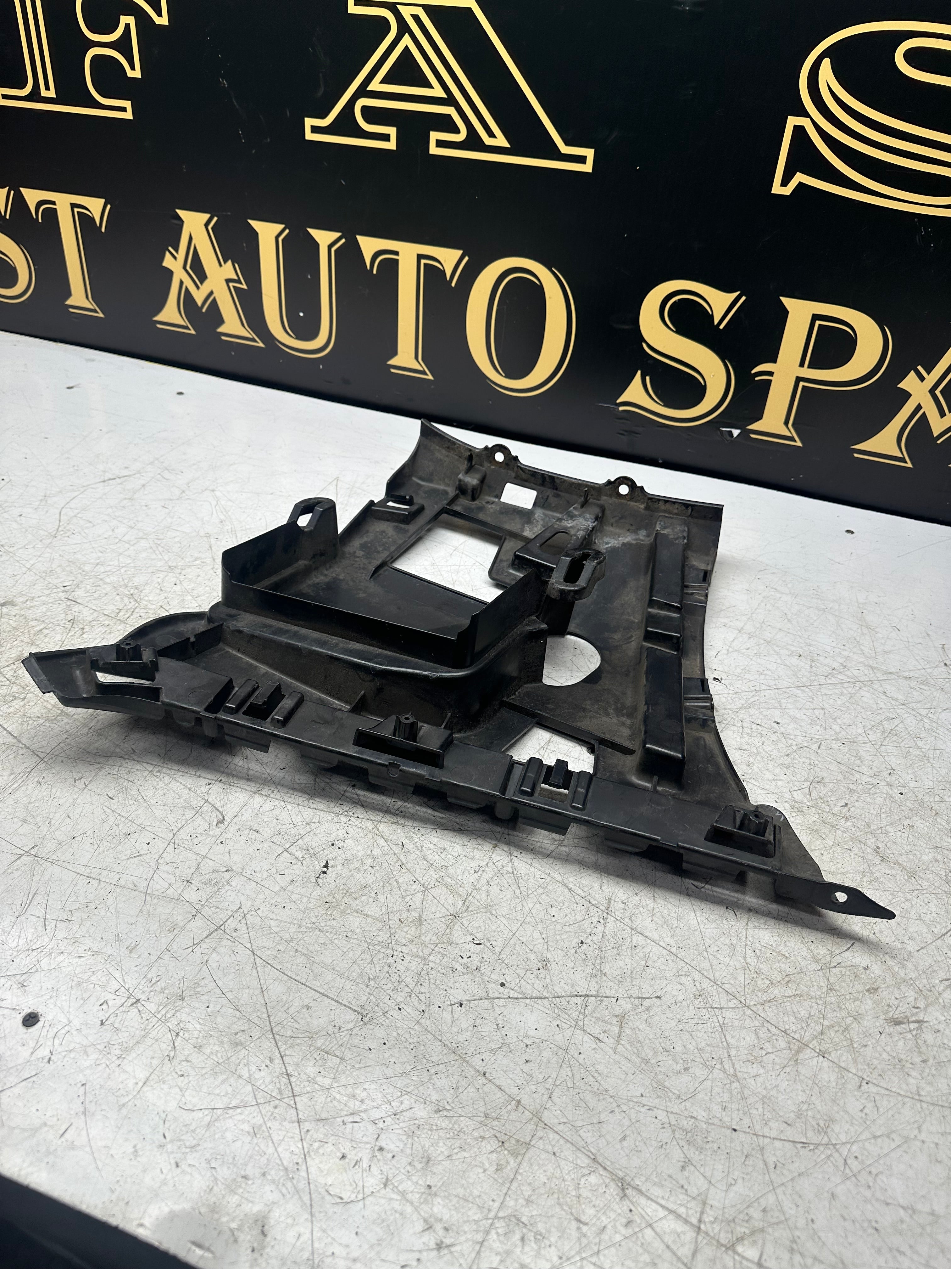 BMW 3 Series F30 Rear Right Bumper Bracket / Guide (2011–2019)(7256924)