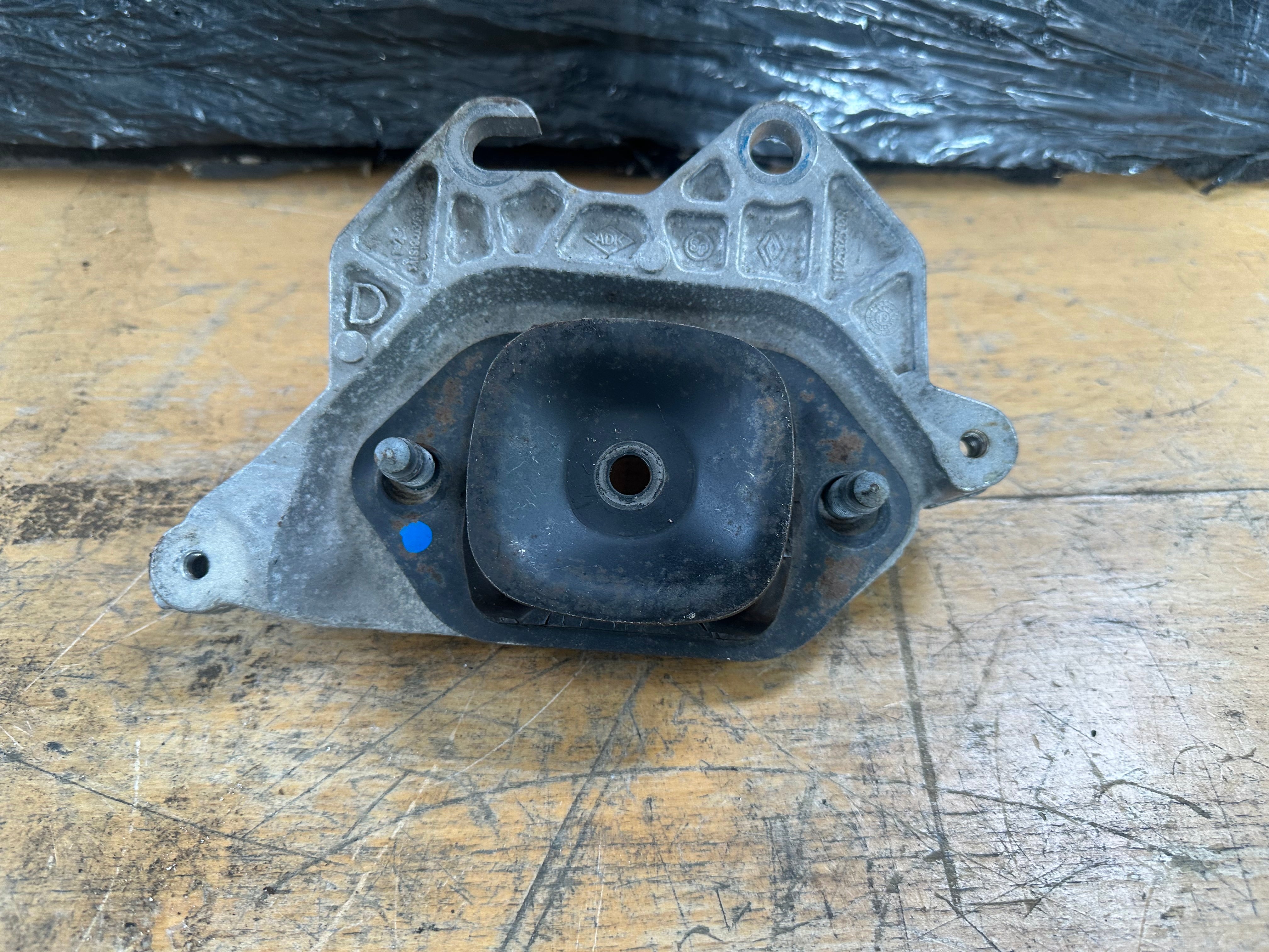 Renault & Nissan Juke F16 1.0 Petrol N/S Passenger Left Front Engine Mount (112532302R)