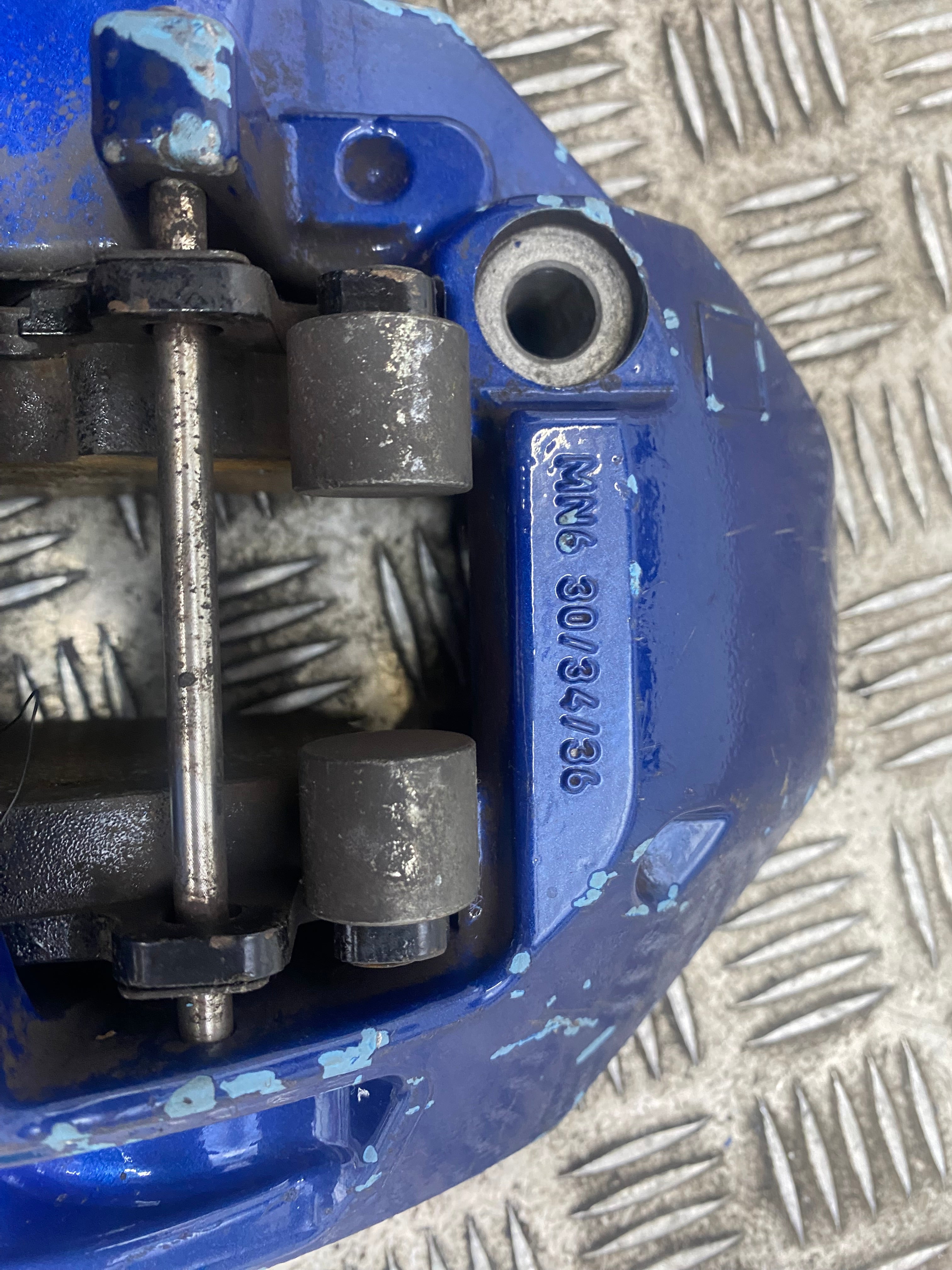 BMW Blue Brembo Front Left Side Brake Calipers – M5 / M6 – 30/34/36