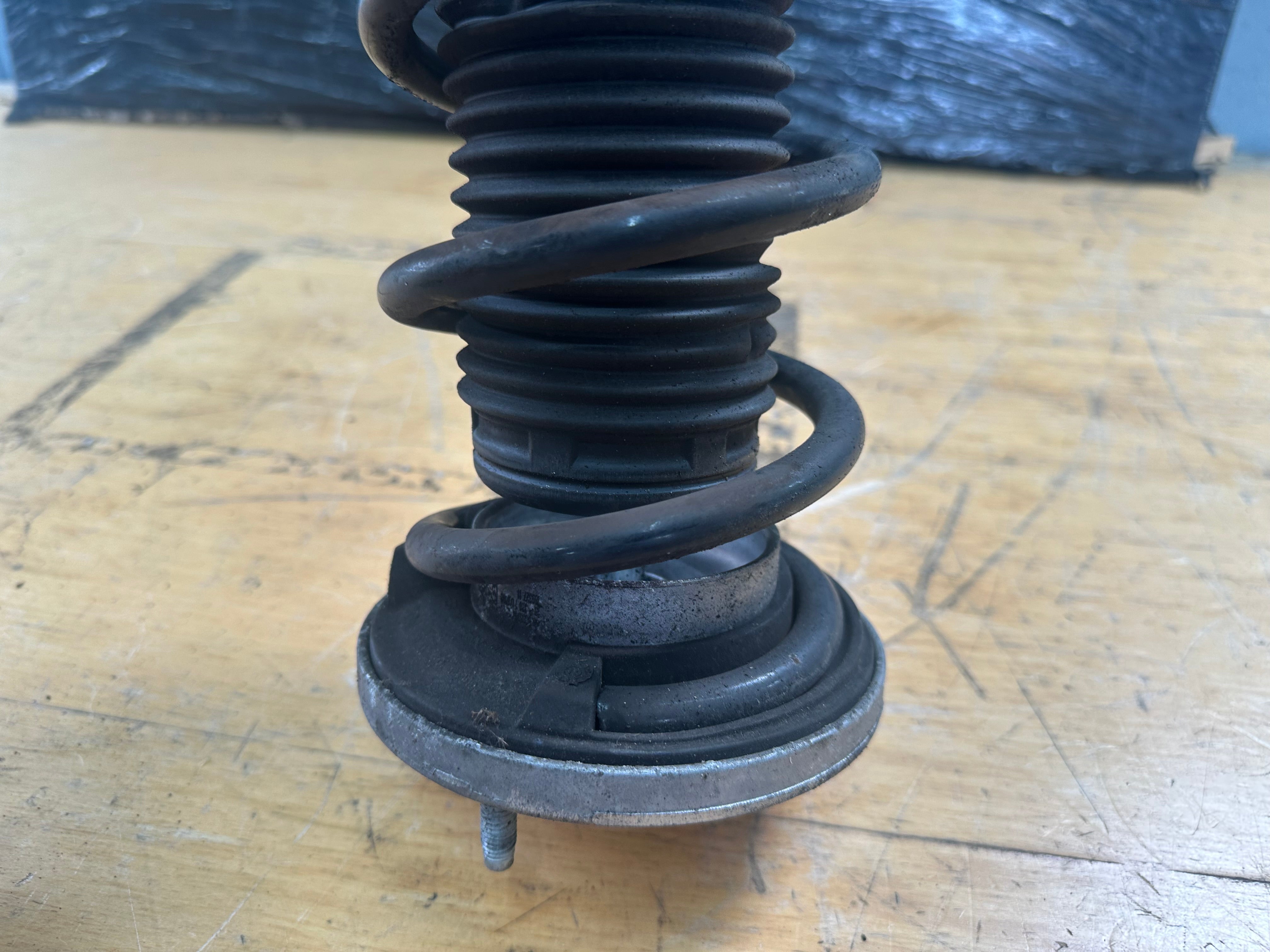 BMW 5 Series G30 Rear O/S N/S Left / Right Suspension Shock Absorber (6866617 02)