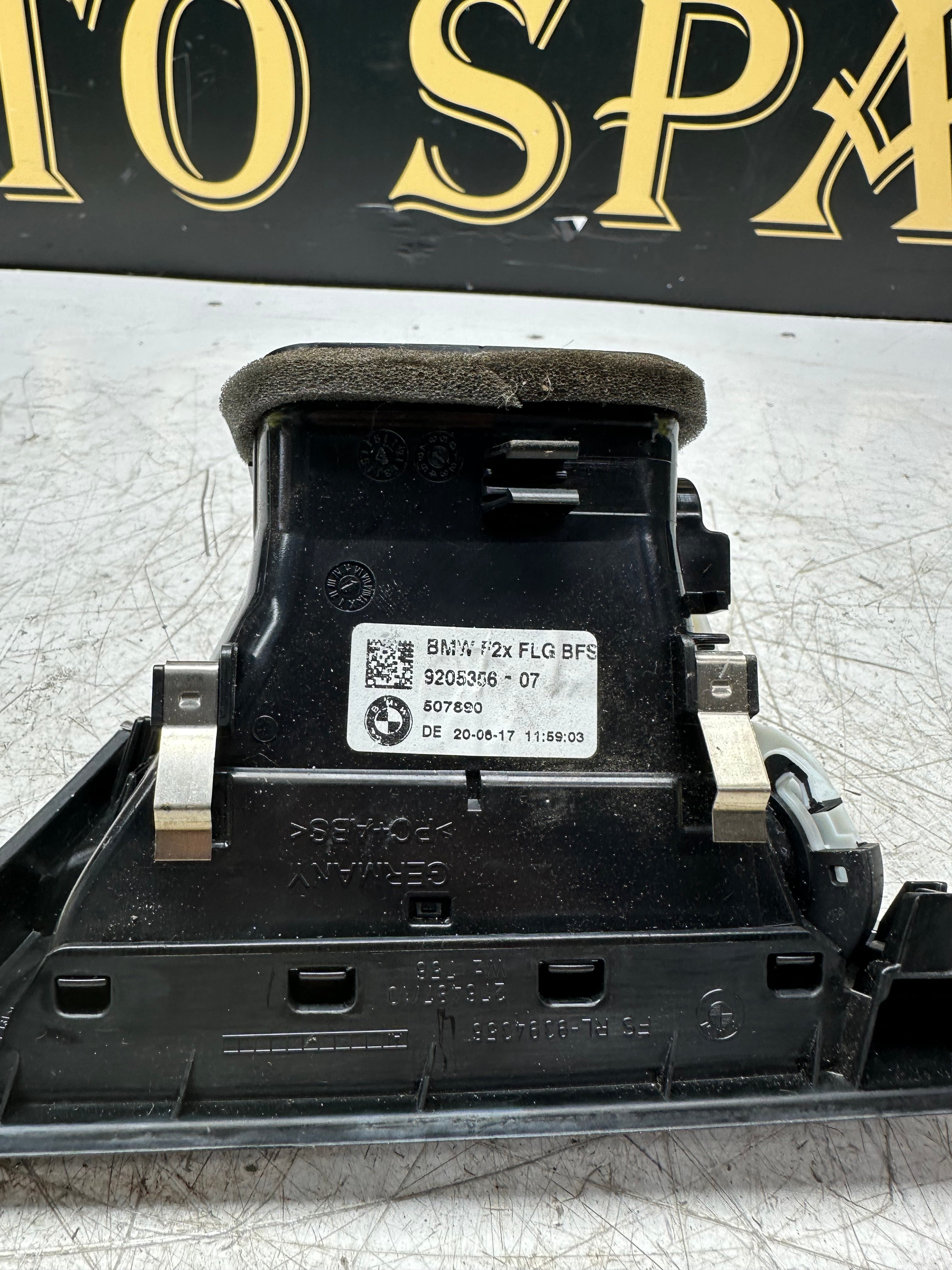 BMW 1 Series F40 Air Vent / Dashboard Vent – (7949339-05)