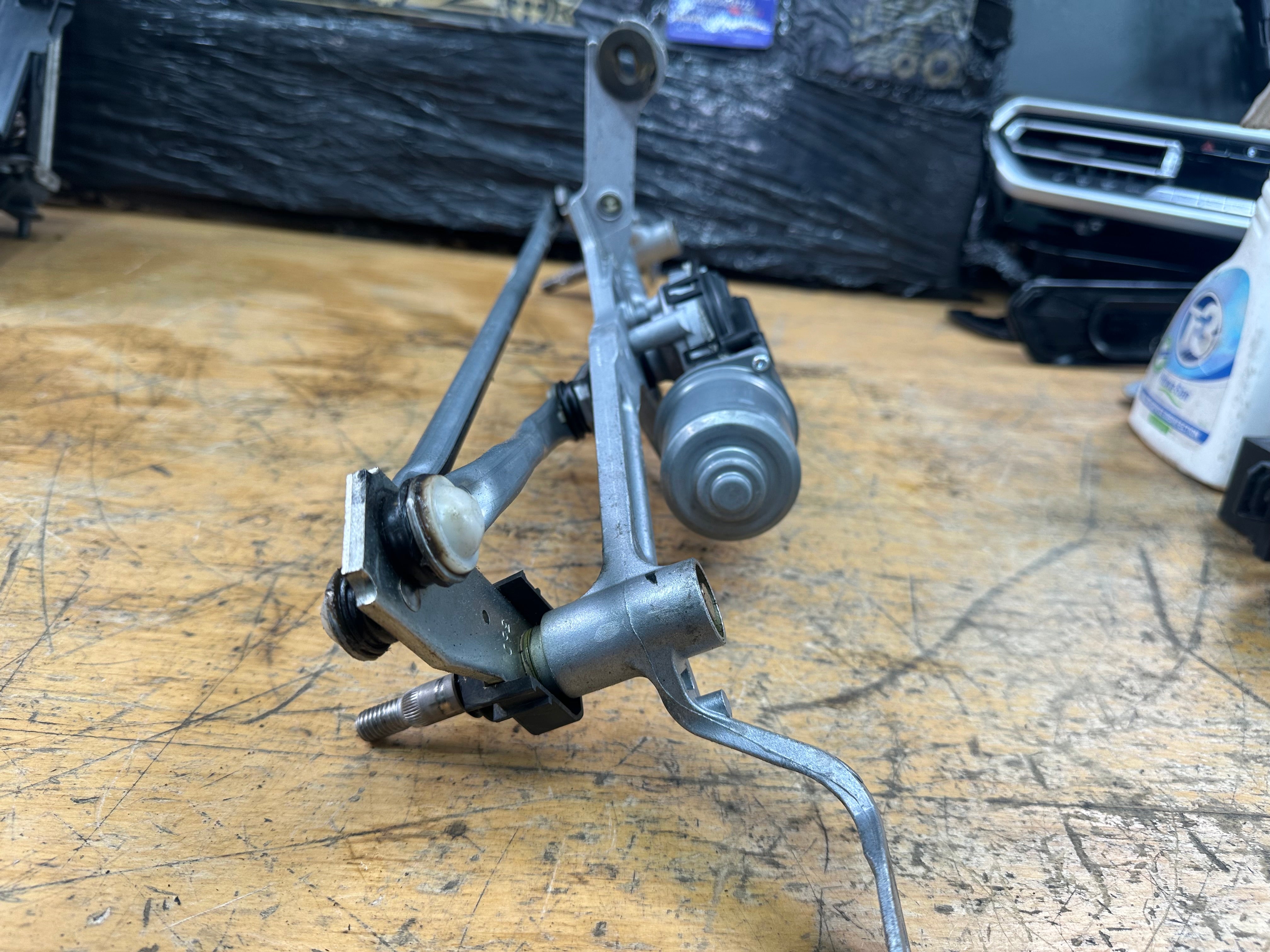 BMW X3 X3M G01 F97 iX3 G08 Wiper Mechanism (7399013) (7399013-09)