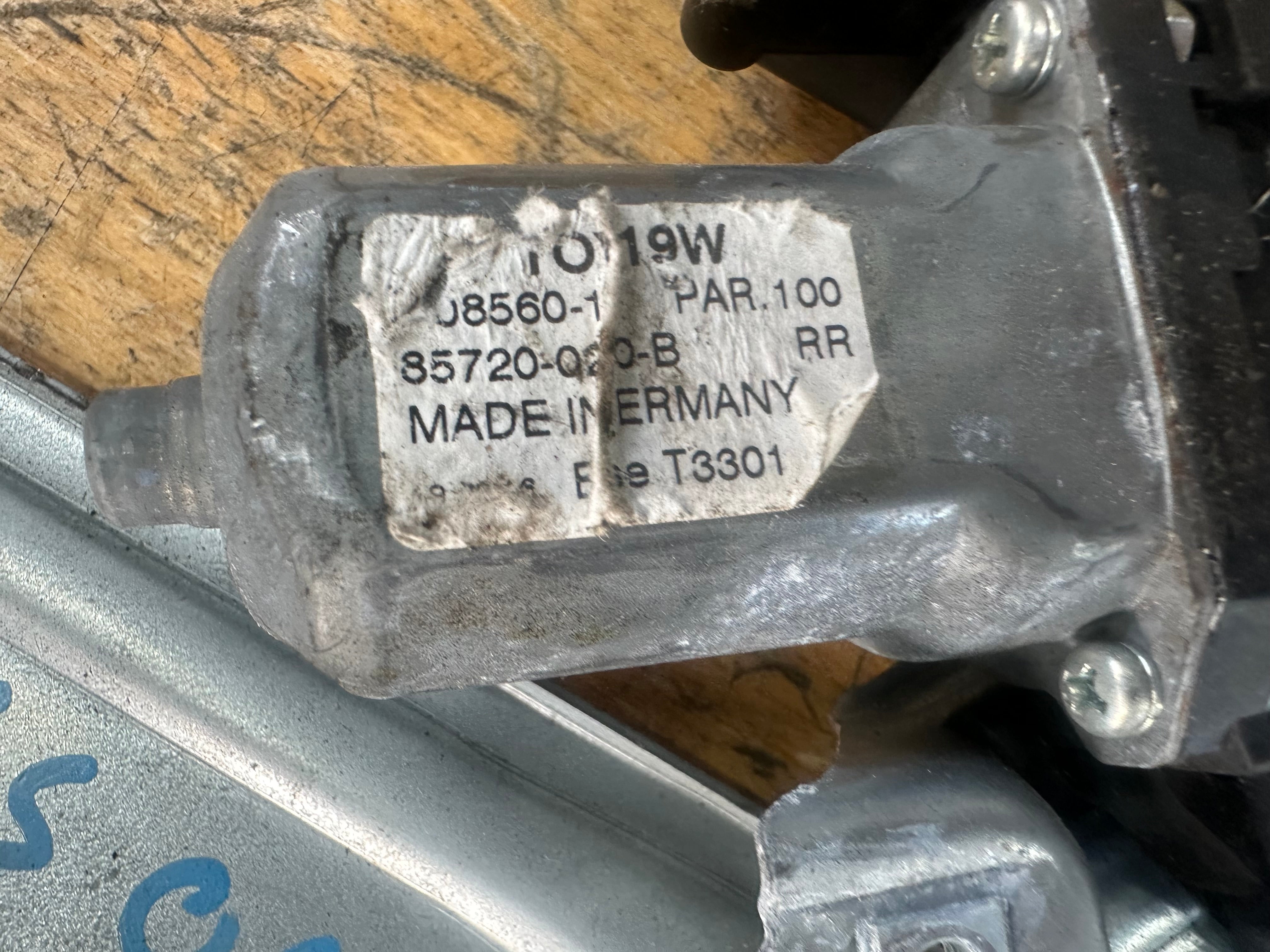 Toyota Auris Right Driver Rear O/S/R Window Regulator (85702-02020)