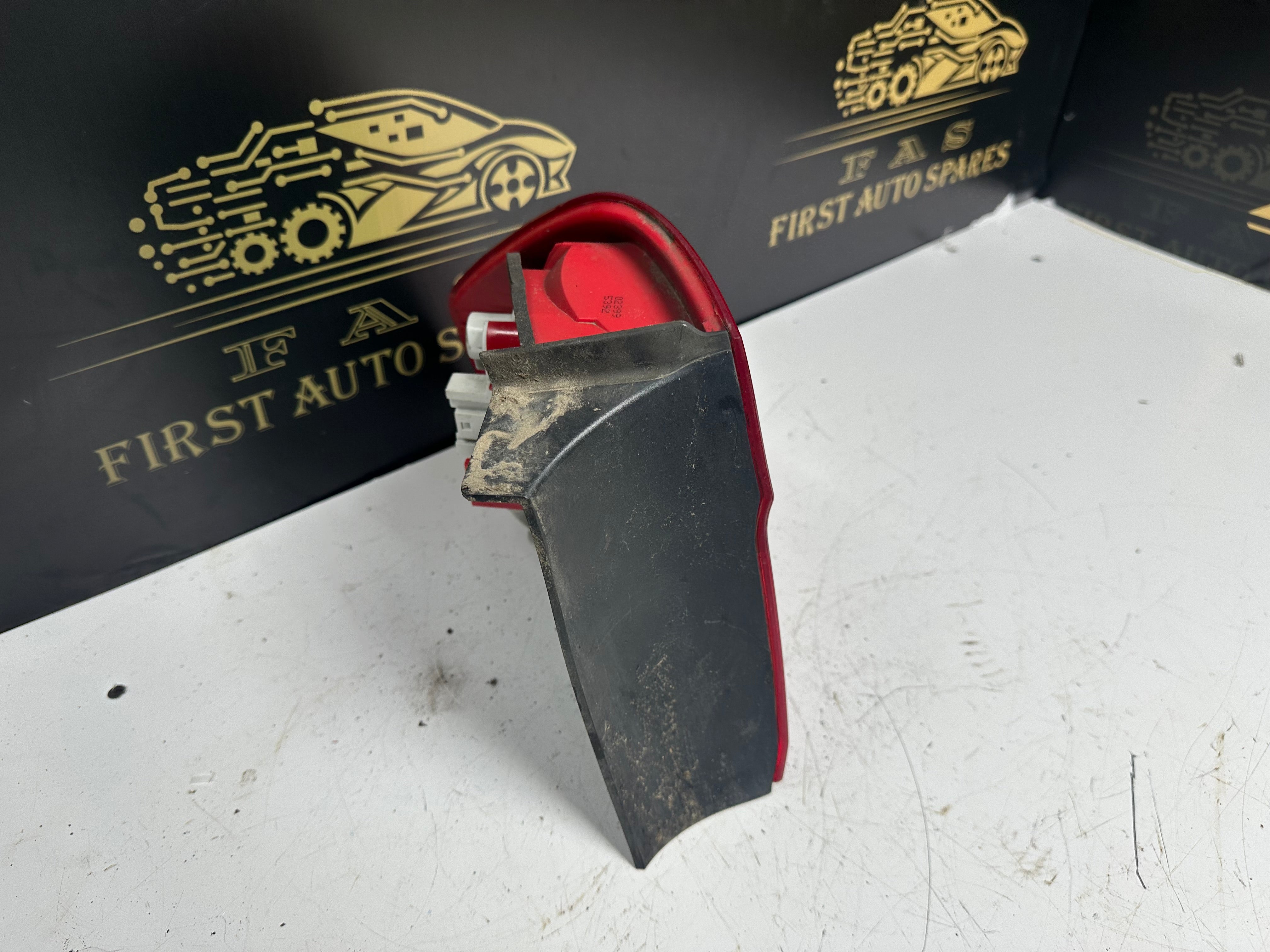 BMW 3 Series E90 E91 E93 2008 Right Rear Tail Light (276302 R)