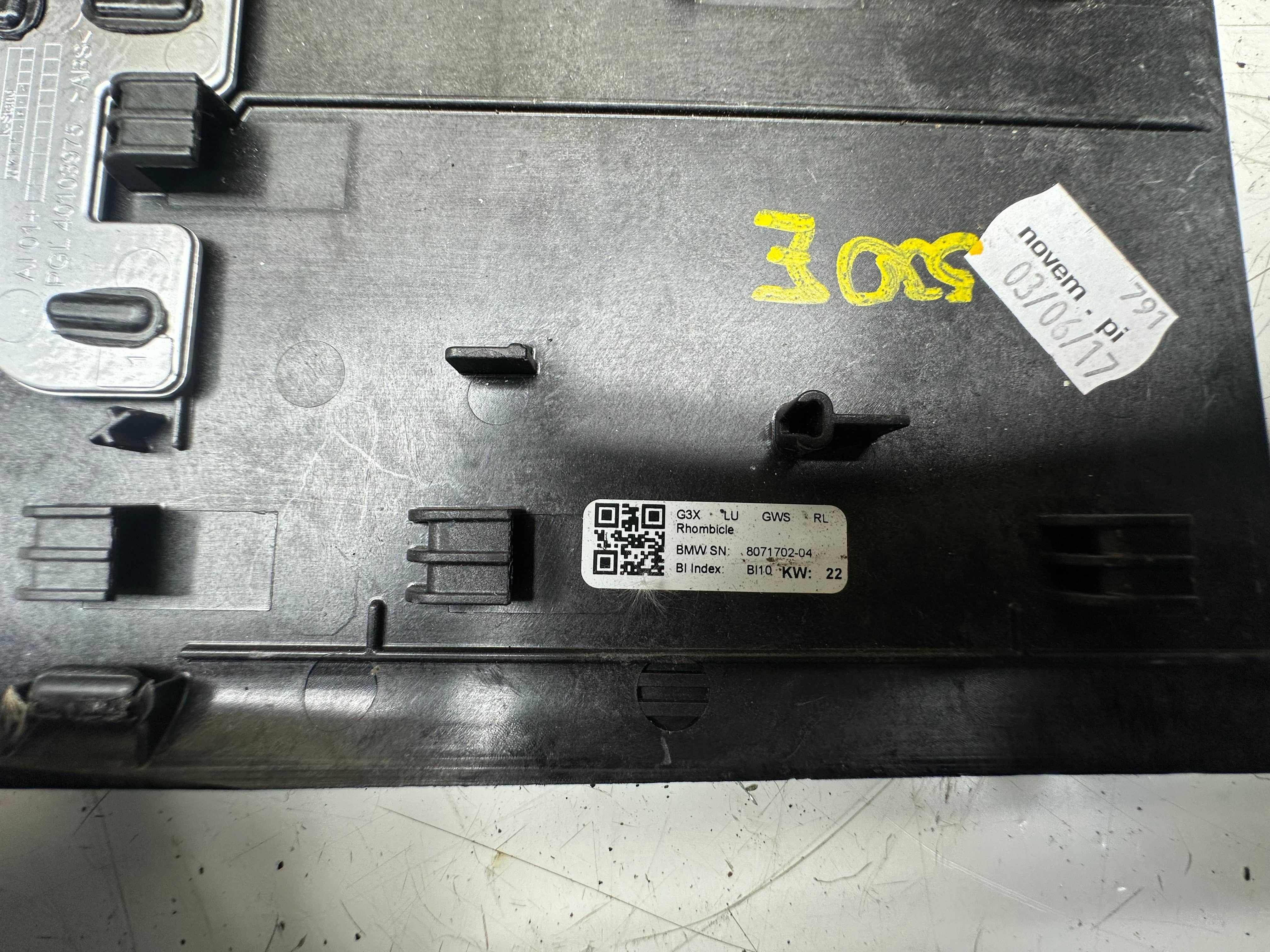 BMW G30 G31 G32 GT Center Console Trim Aluminium (8071702-04)