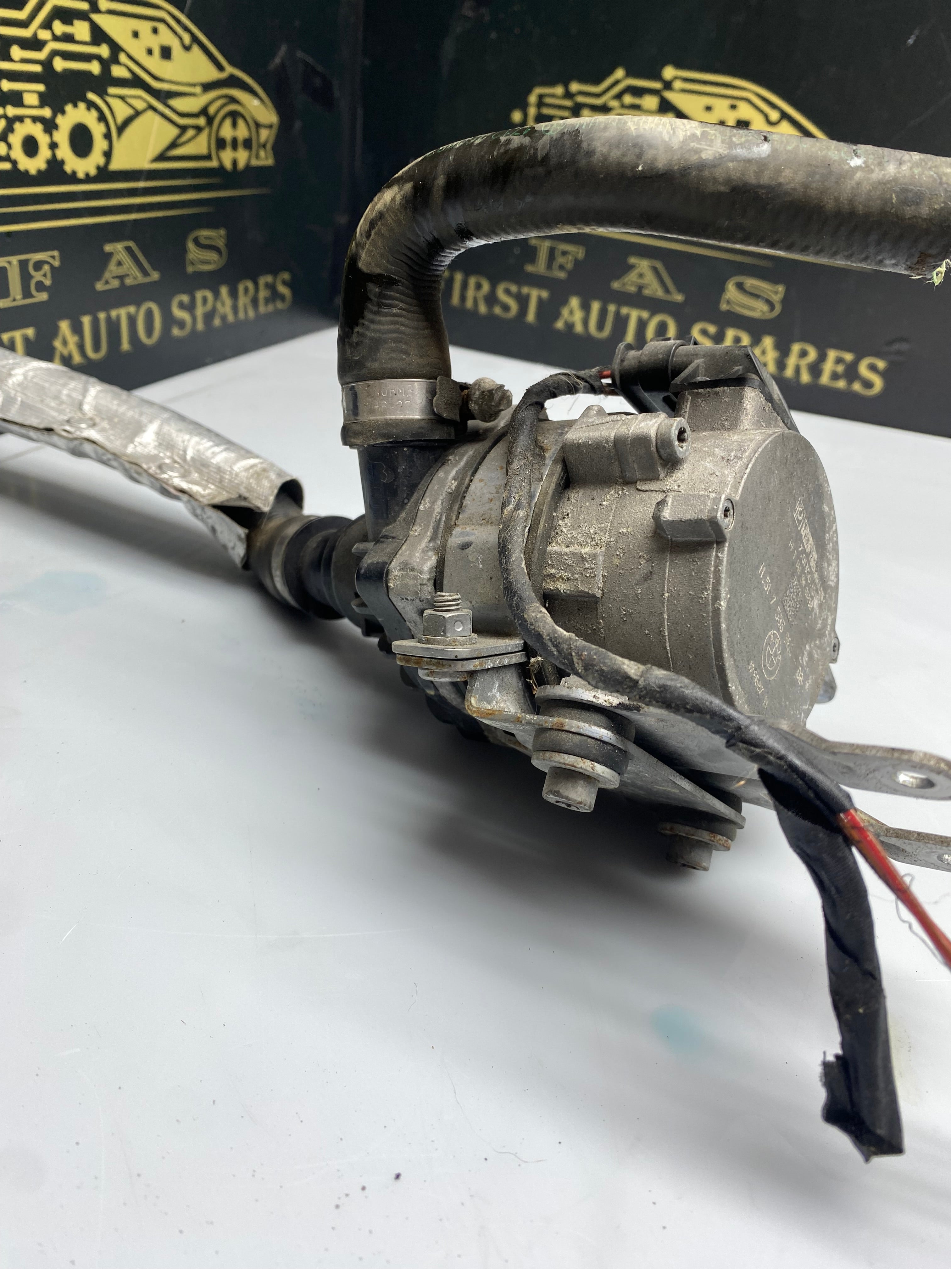 BMW 3 Series F30 / 4 Series F32 /2 Series F22 Auxiliary Coolant Water Pump – N55B30A – 2012–2018 (11517583965 / 11518419200)
