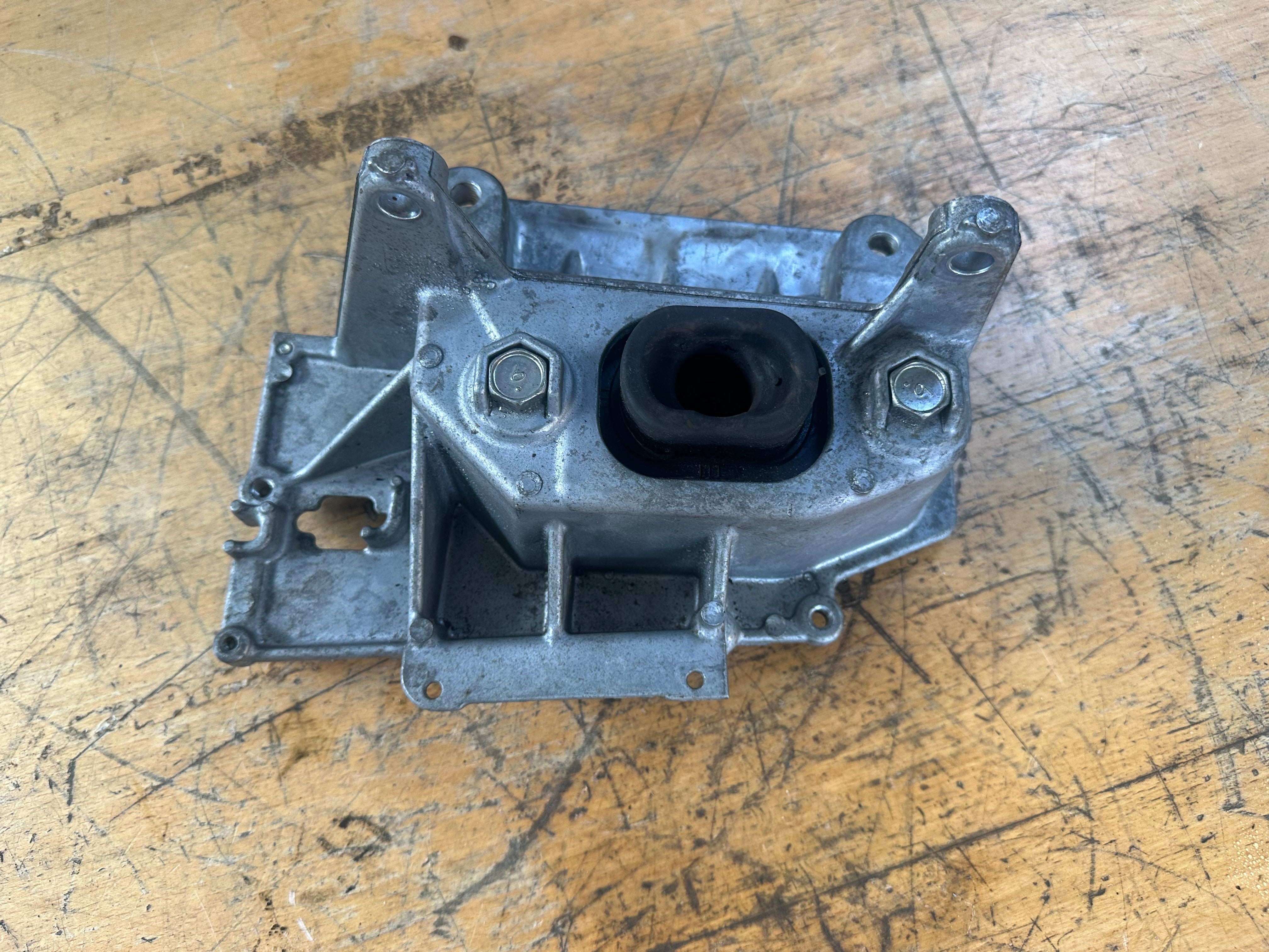 Nissan Juke 2010–2019 F15 Engine Mount (038122)