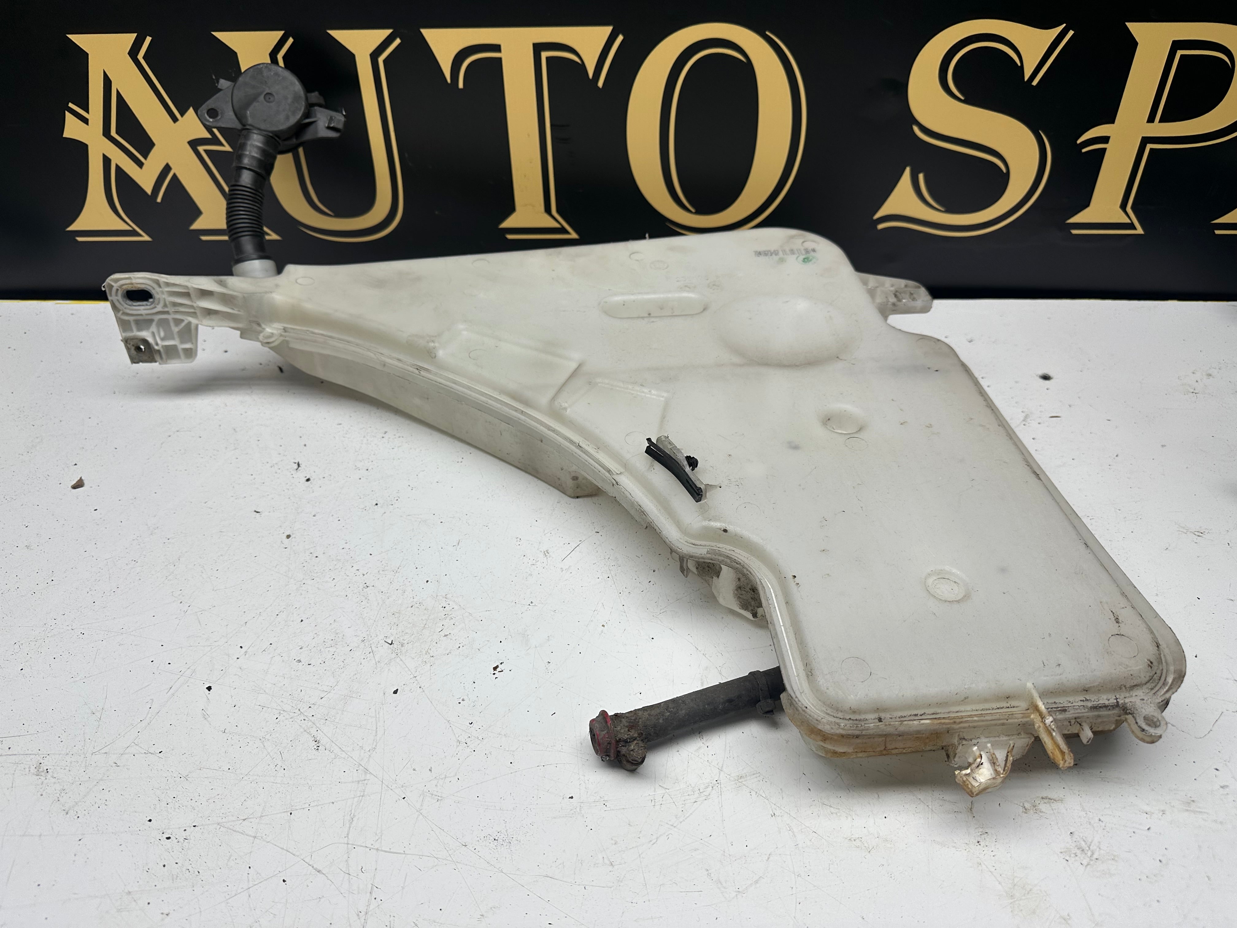 BMW 1 Series F20 2013 118D Windscreen Washer Bottle Fluid Reservoir (7241673-07)