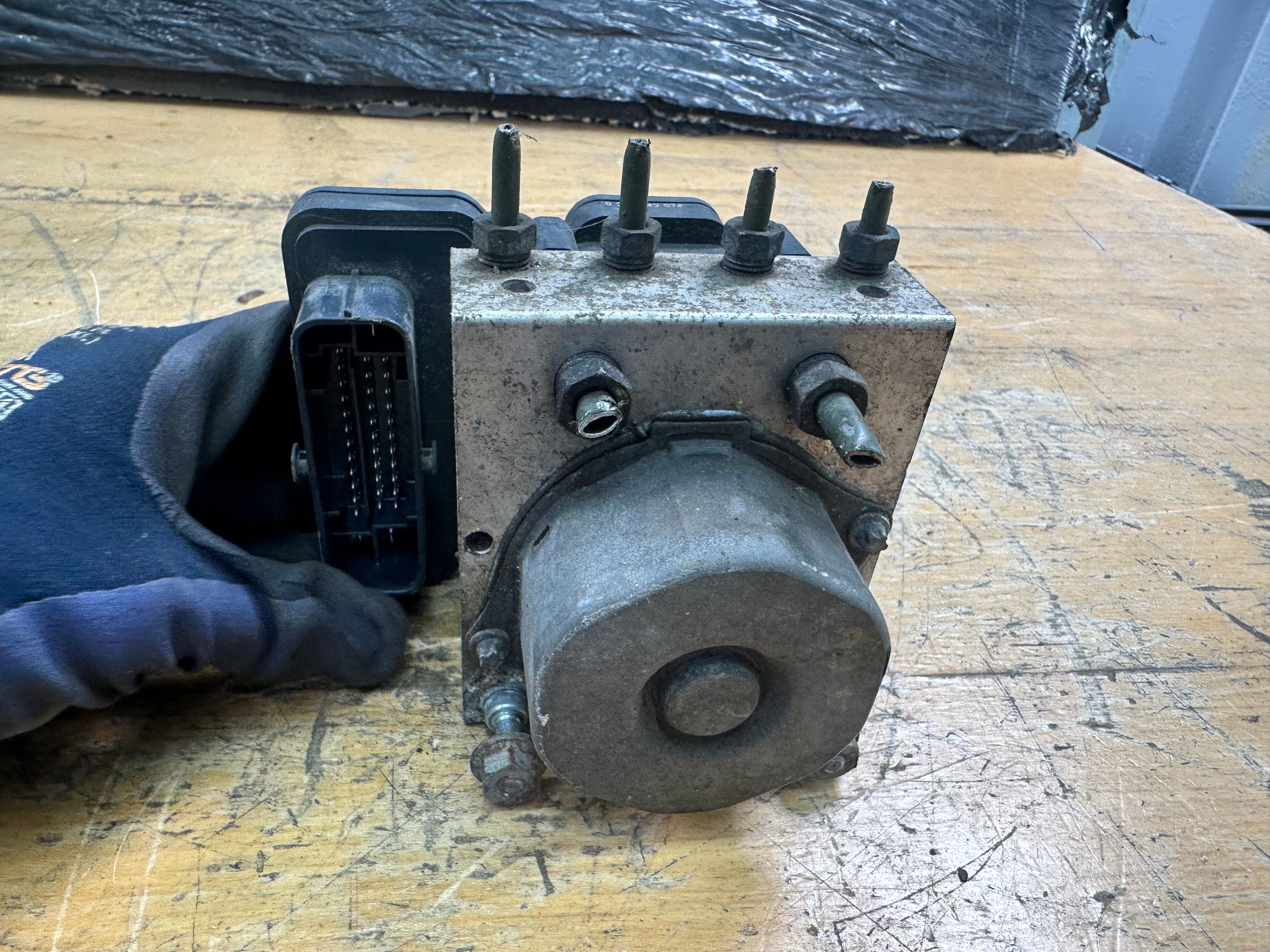 Toyota Auris 2012-2019 ABS Pump Modulator 1.3 Petrol (0265956014) (2265106455)