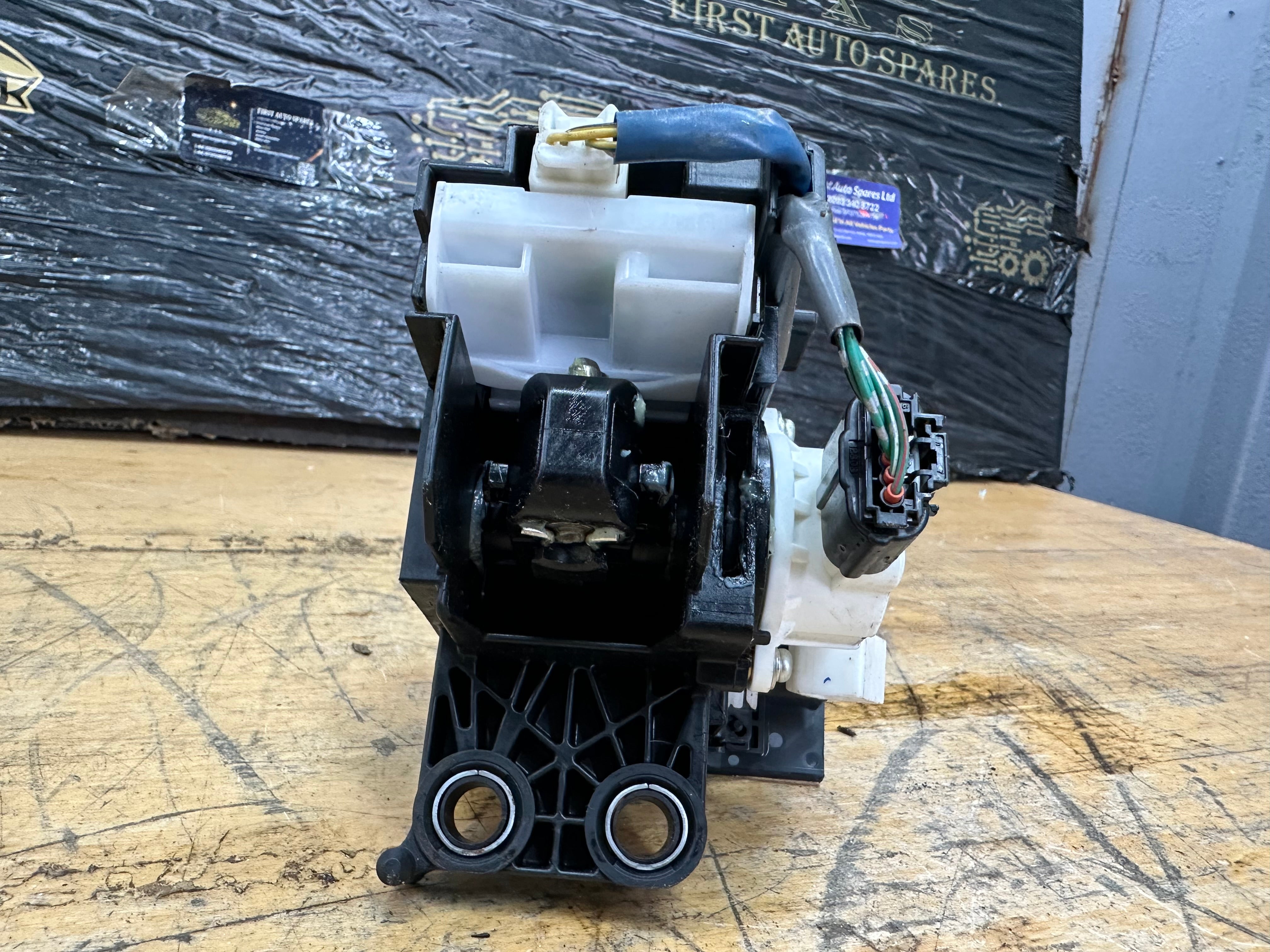 Toyota Auris 2012–2018 Automatic Gear Selector (75C182-RHD)
