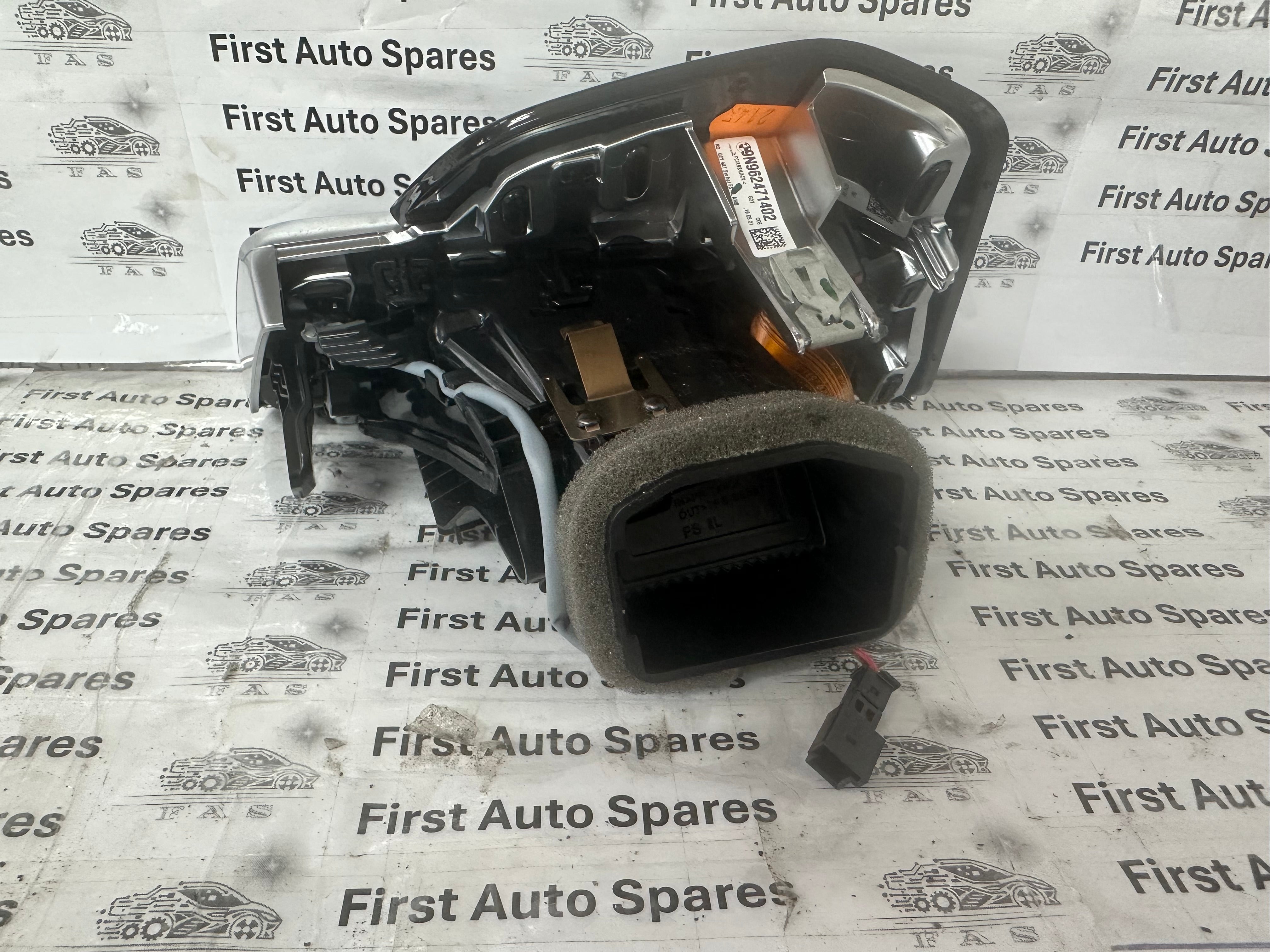 BMW 4 & 3 Series G20 G80 Dashboard Air Vent Grille Right Side (6848619, 9N962471402)