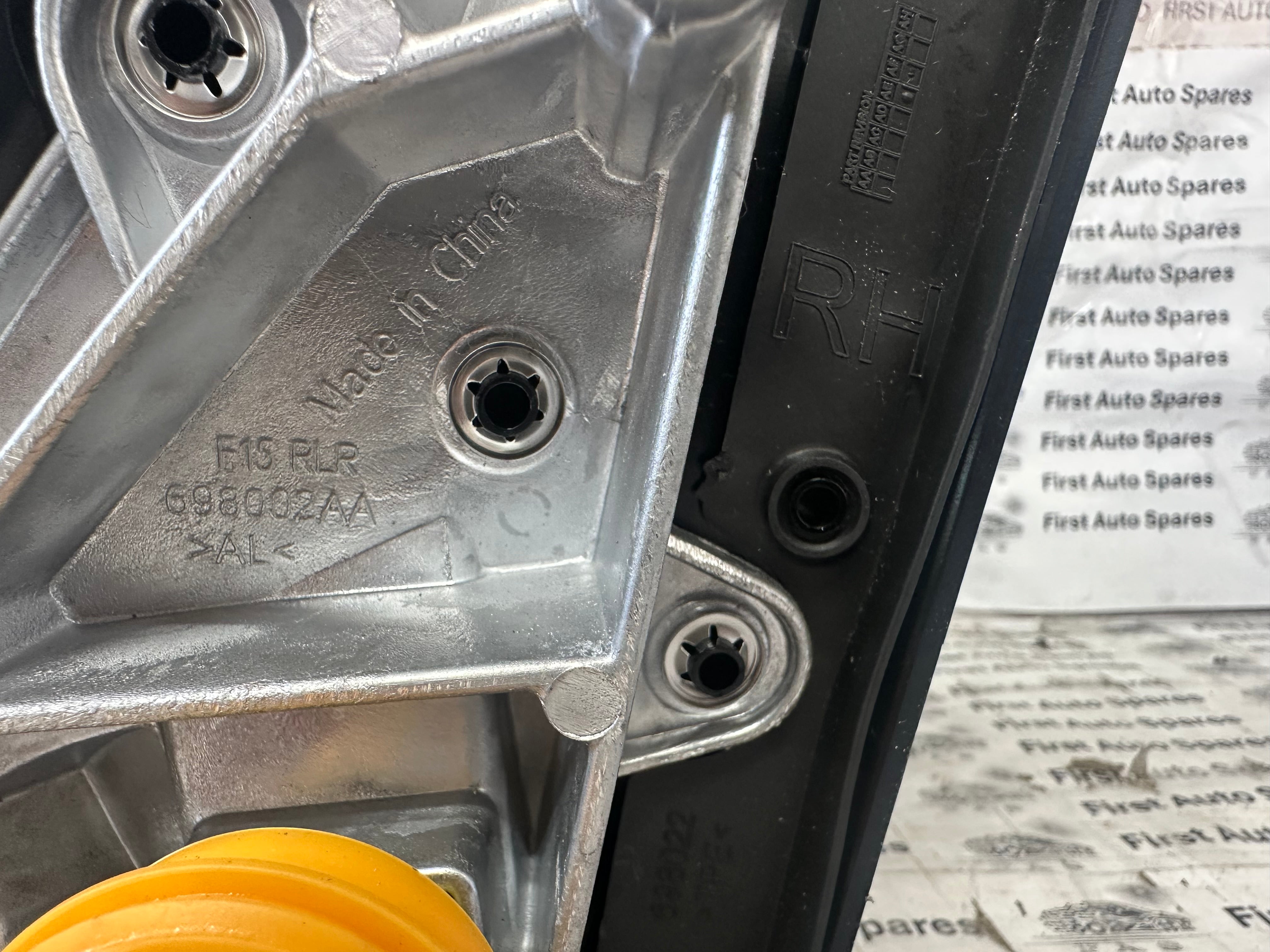 BMW X5 F15 White Right Wing Mirror 5 Pin Power Folding (698002AA)