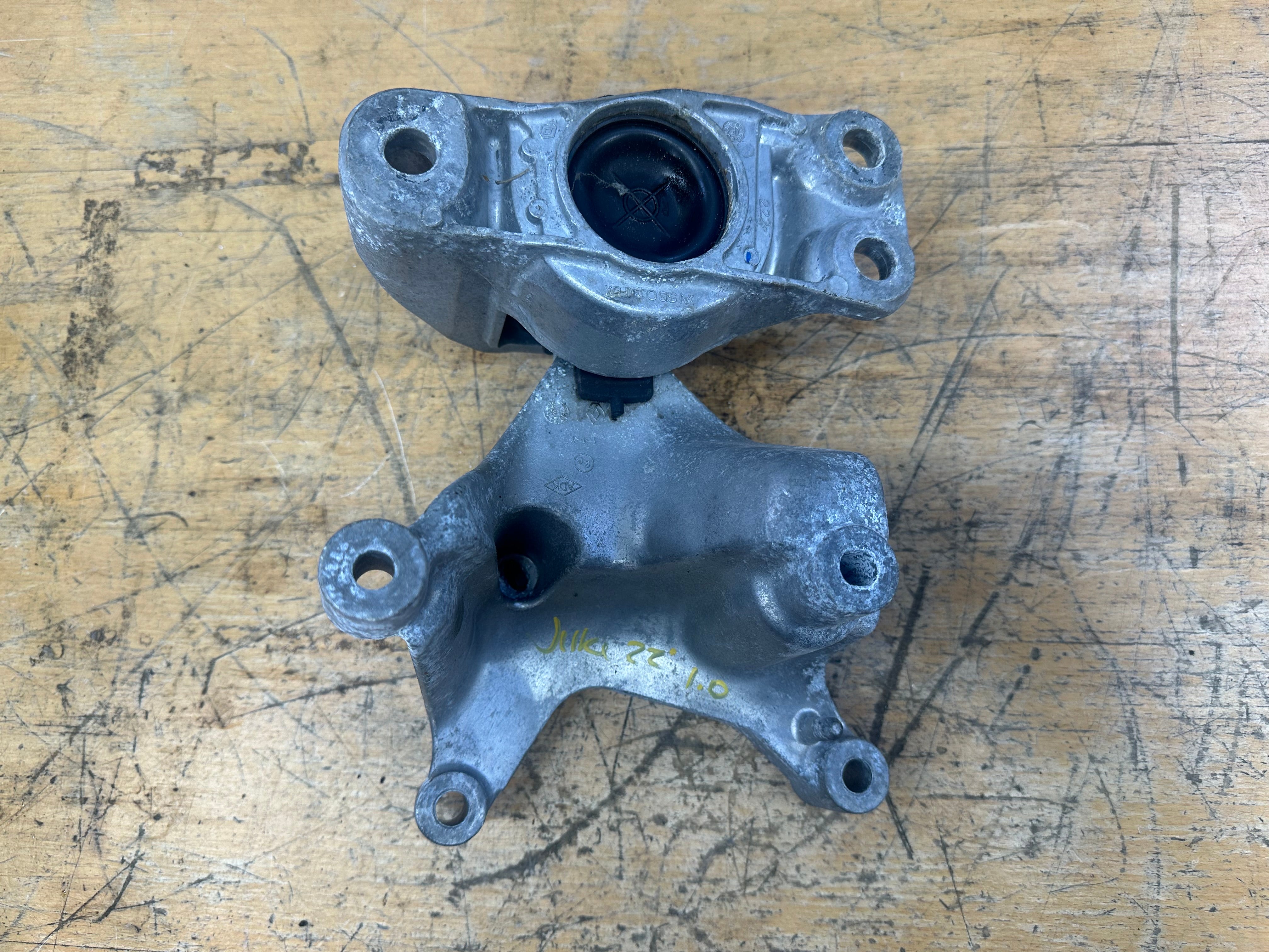 Nissan Juke MK2 2019–2023 Right Driver's Side Engine Mount Bracket