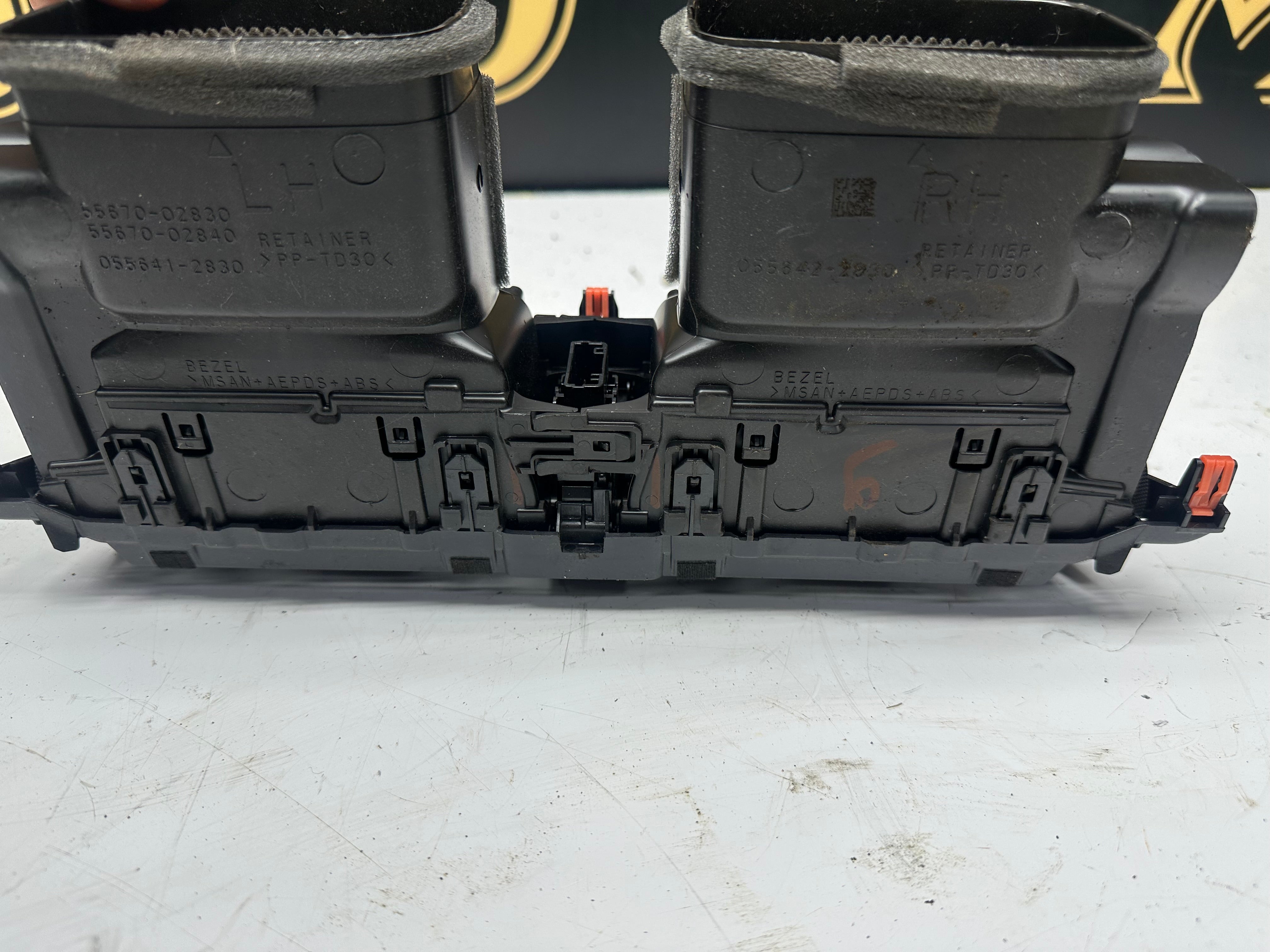 Toyota Corolla Hatchback E21 Dashboard Air Fan (55670-02830) (055642-2830) (55670-02840) (055641-2830)