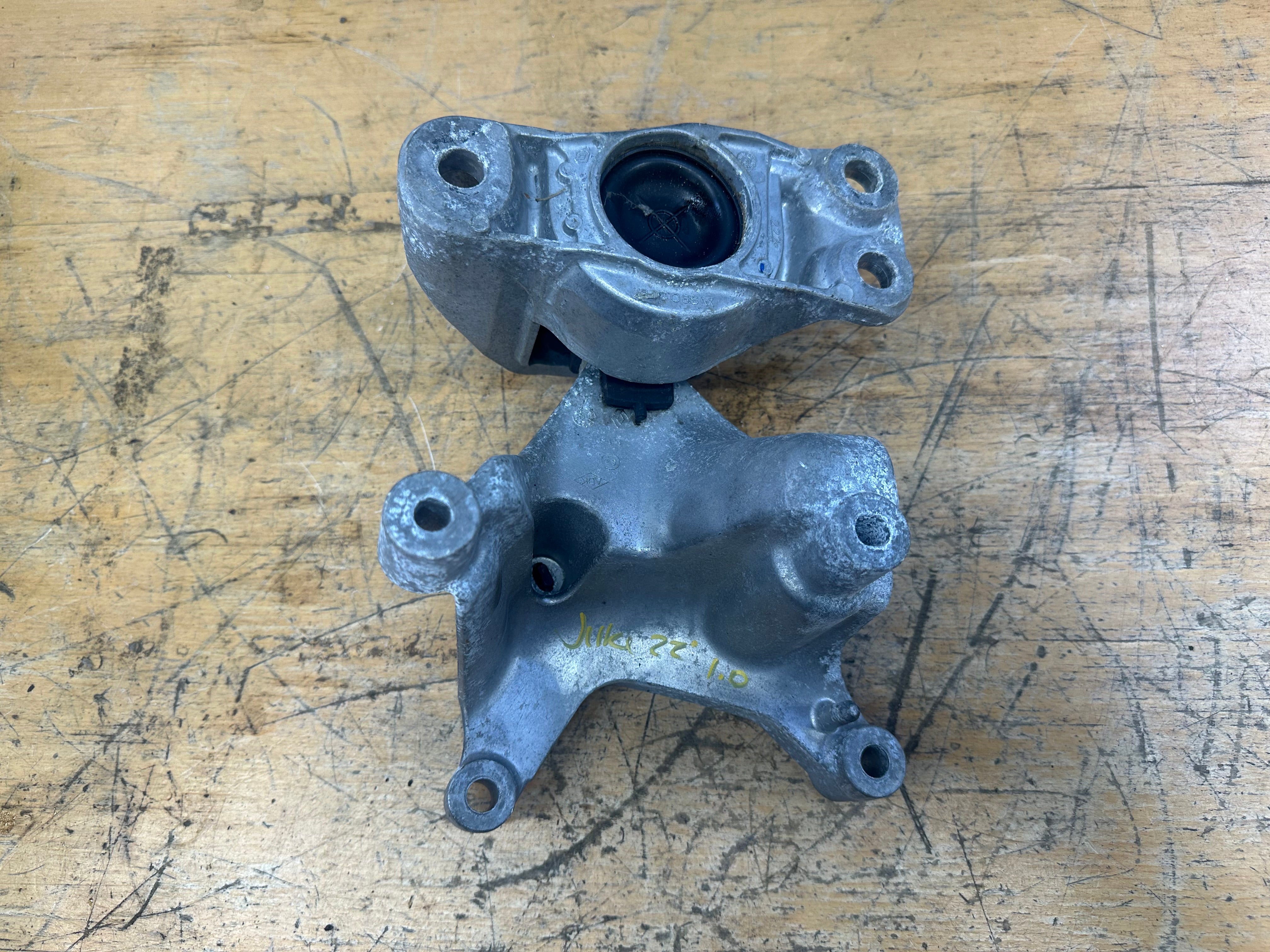Nissan Juke MK2 2019–2023 Right Driver's Side Engine Mount Bracket