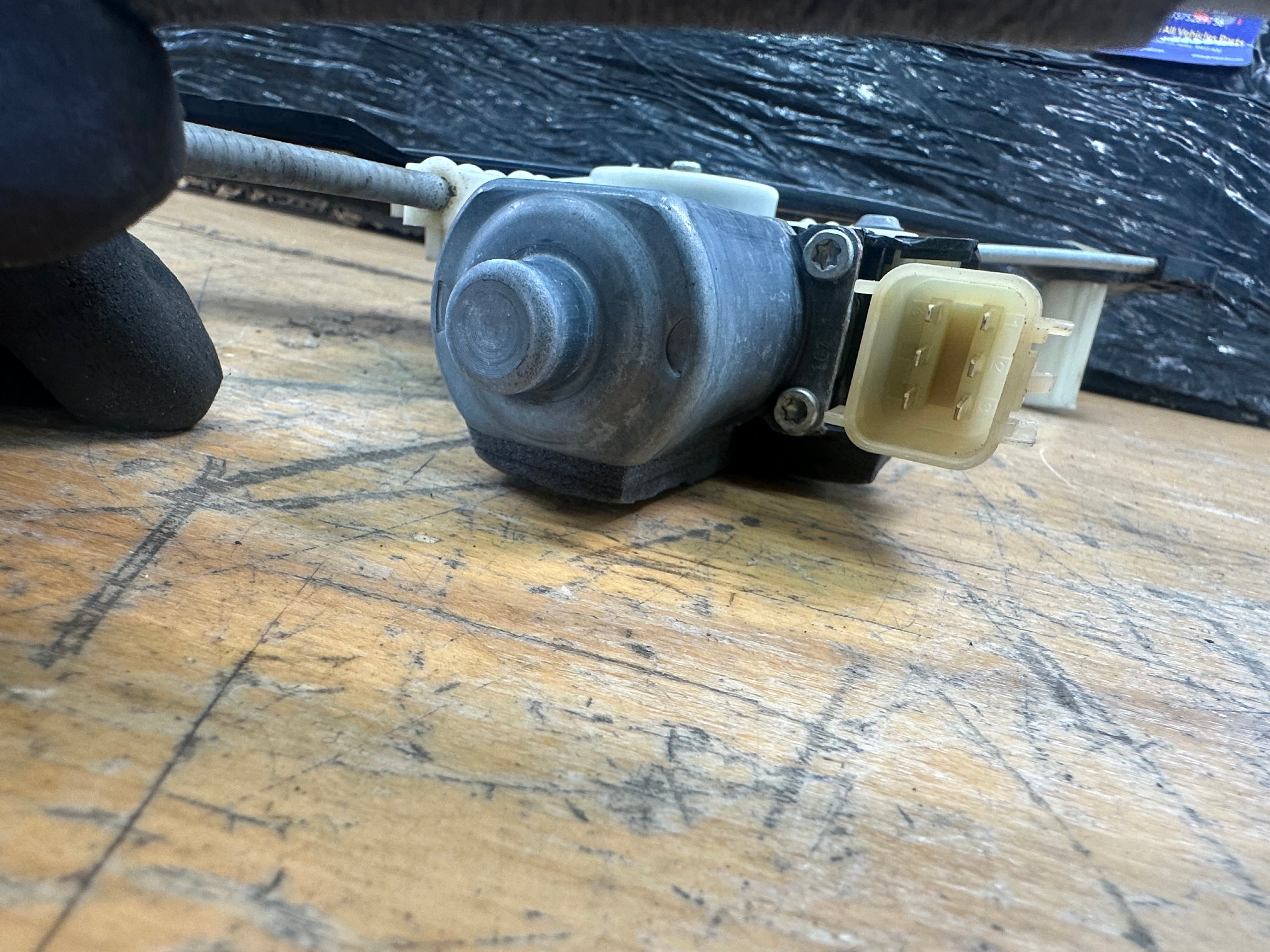 Range Rover Sport Right Driver’s Front O/S/F Window Regulator (0130822783)