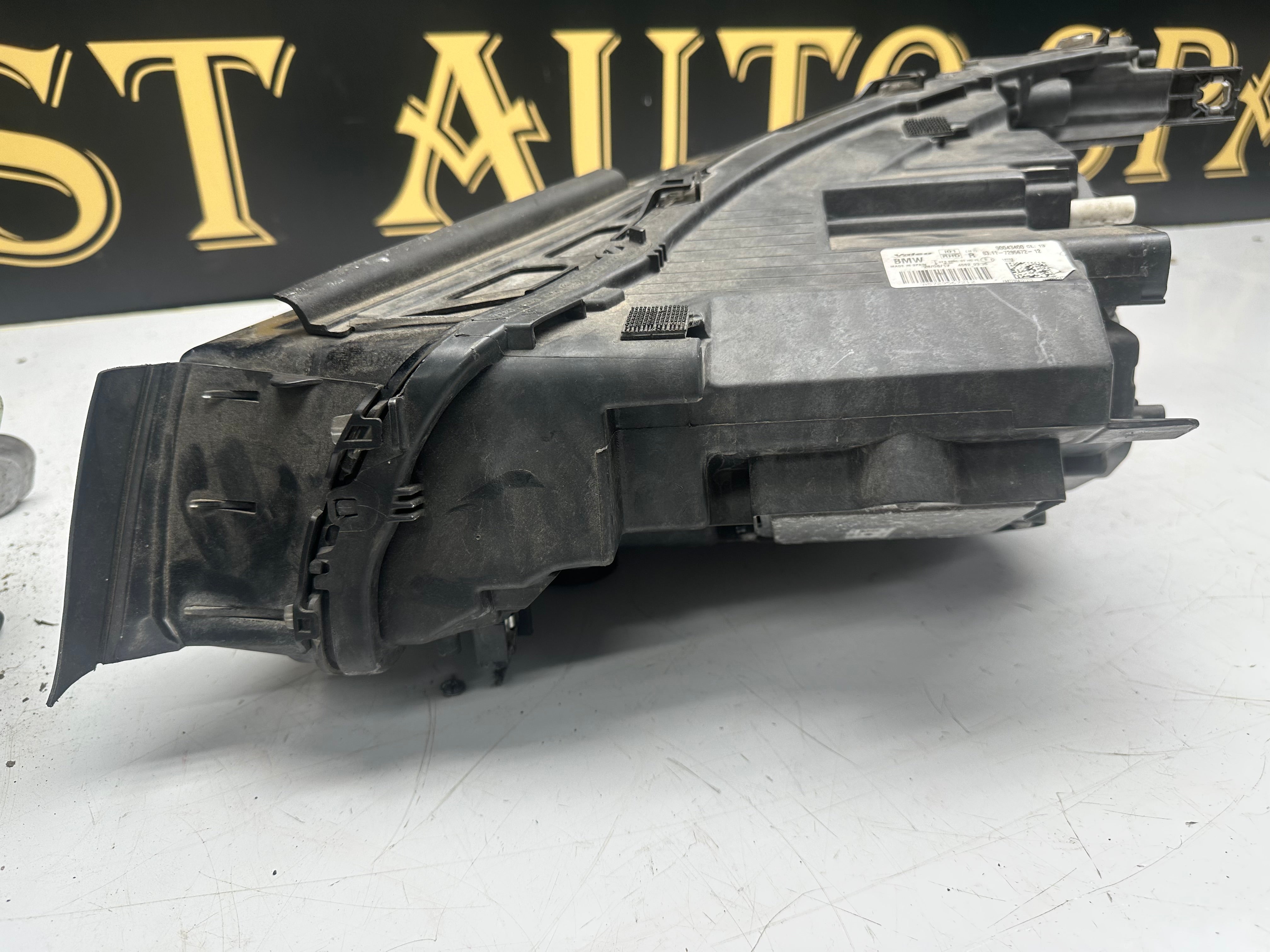 BMW i3 2017 Right Halogen Headlight 7295672 (63.11-7295672-12)