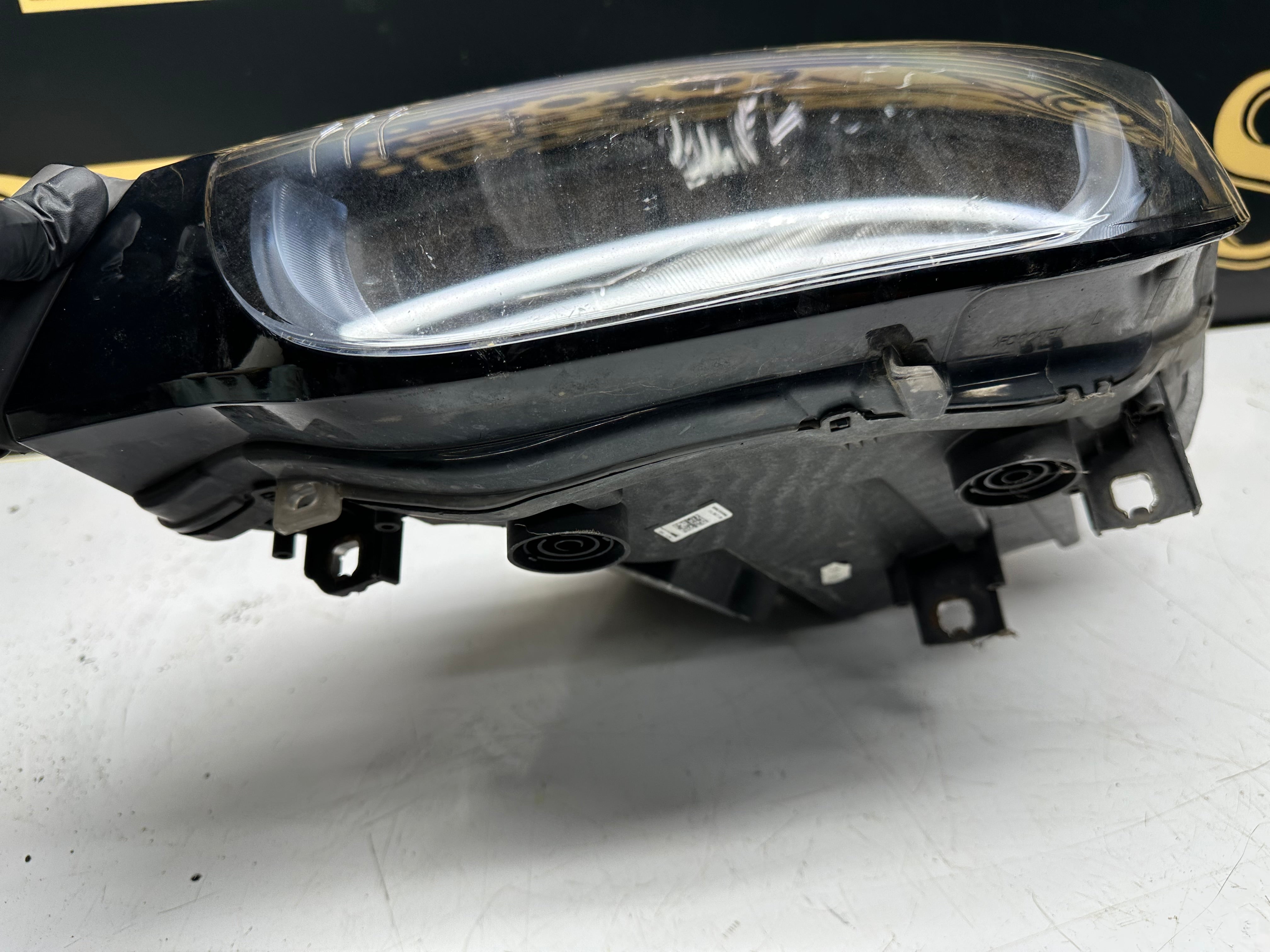 BMW i3 2017 Right Halogen Headlight 7295672 (63.11-7295672-12)