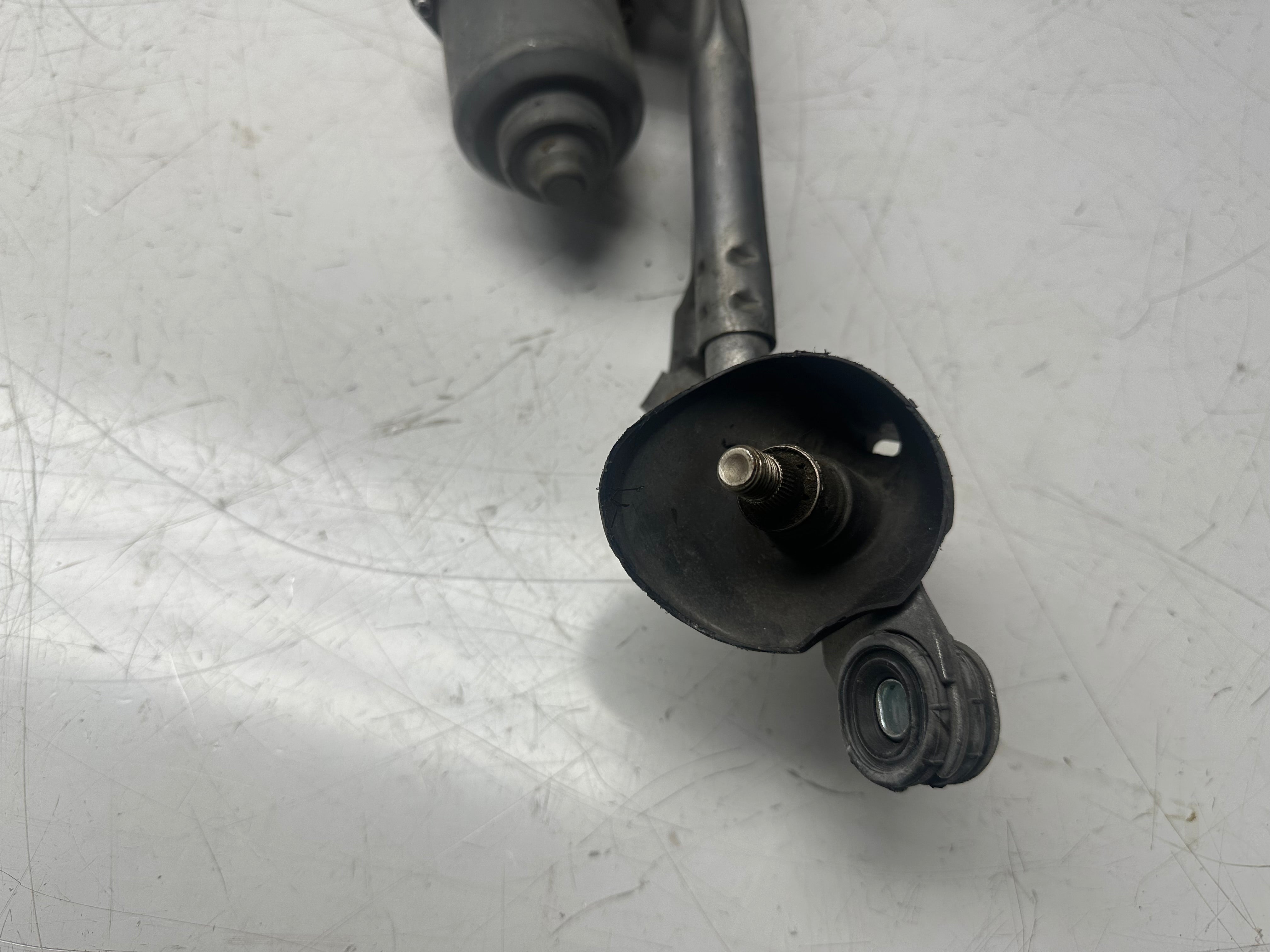 Toyota & Lexus 2005-2008 Front Wiper Motor & Linkage (85110-26220)