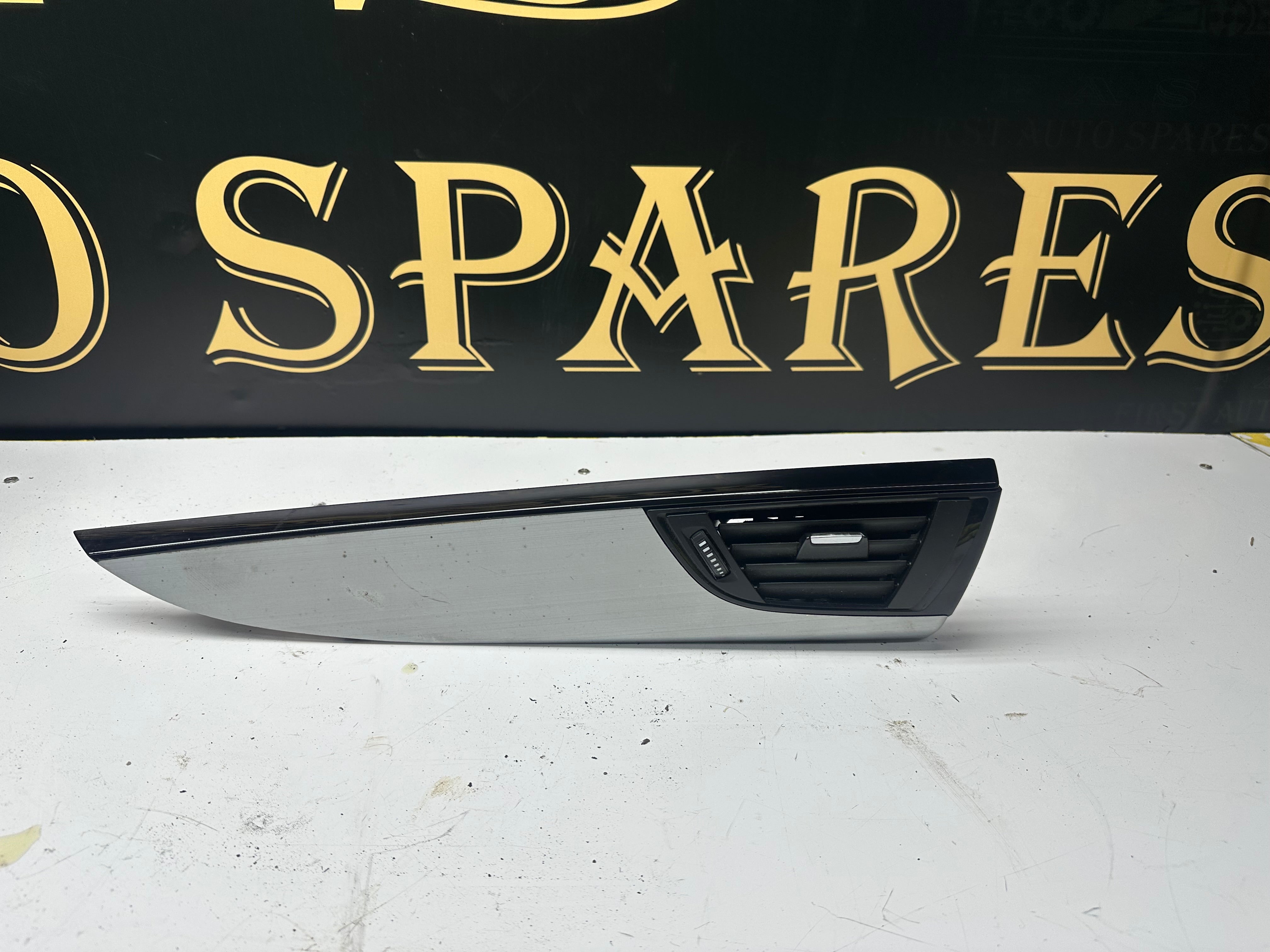 BMW 1 Series Sport F20 2012 Front Right Side Air Vent + Trim (9205355-06)