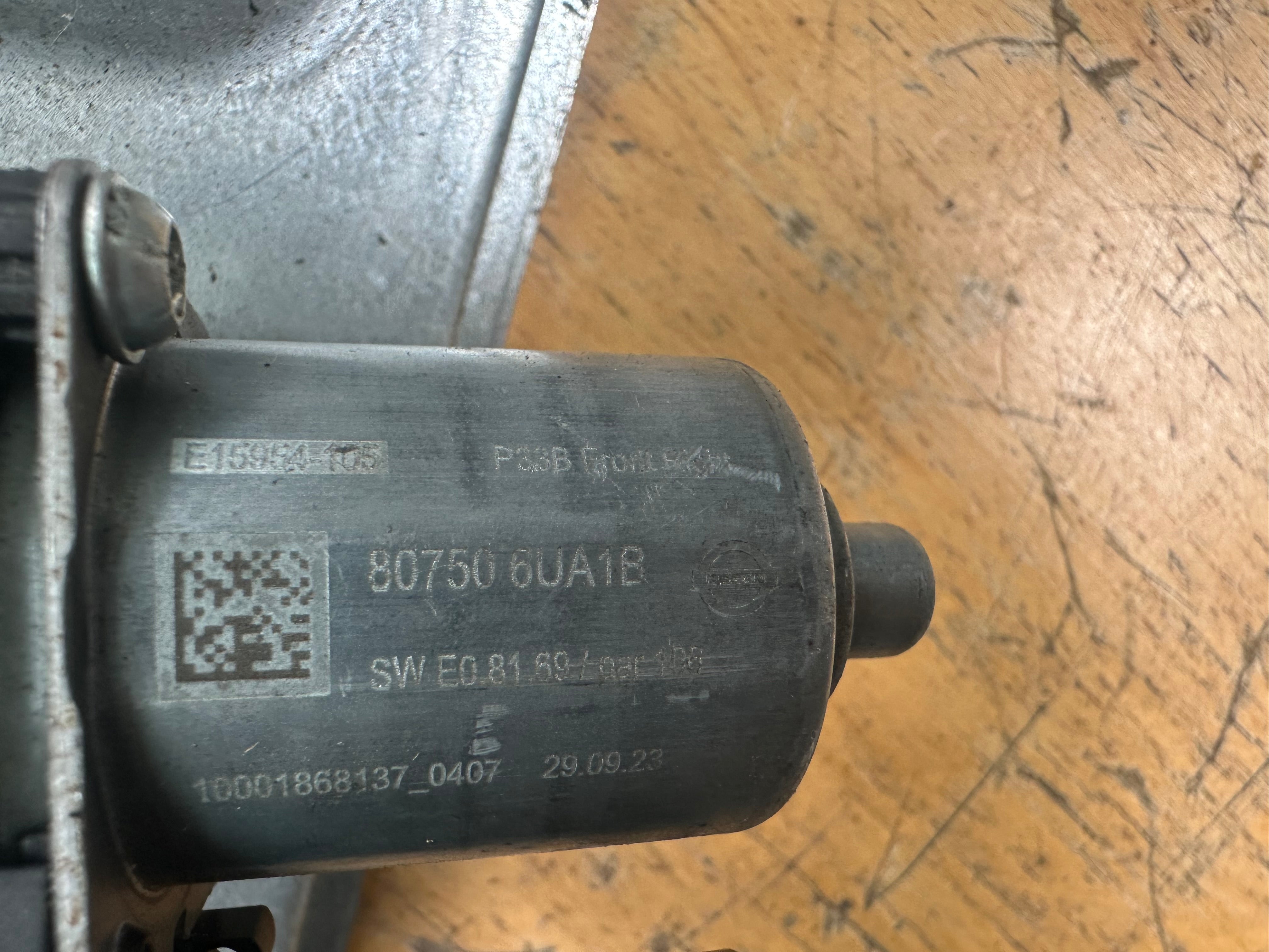 Nissan Qashqai 2021-2024 Front Right O/S/F Window Regulator (80700-6UA1B)