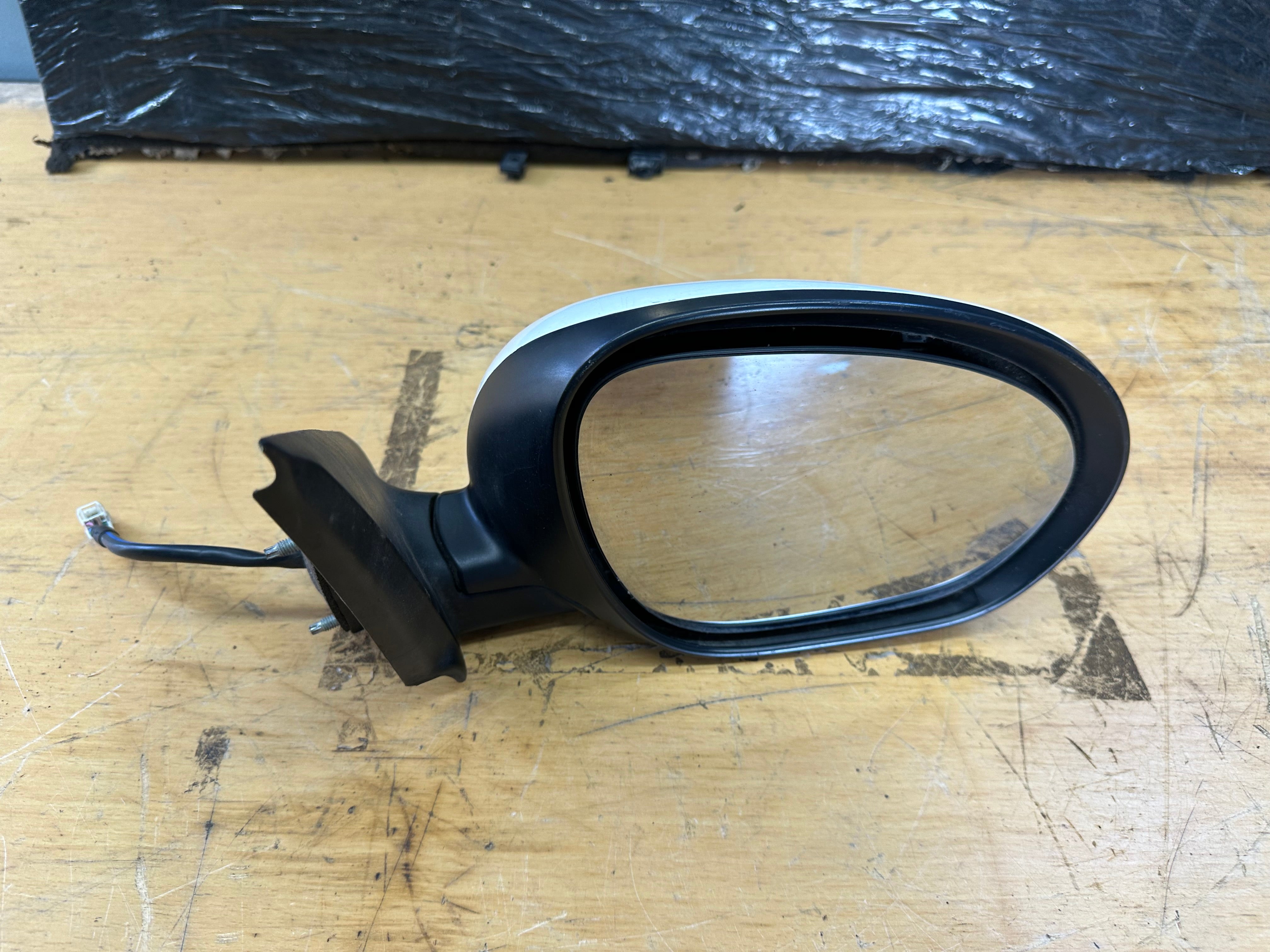 Nissan Juke F15 2010-2019 Right Driver’s Wing Mirror in White (Z33301) (023362)