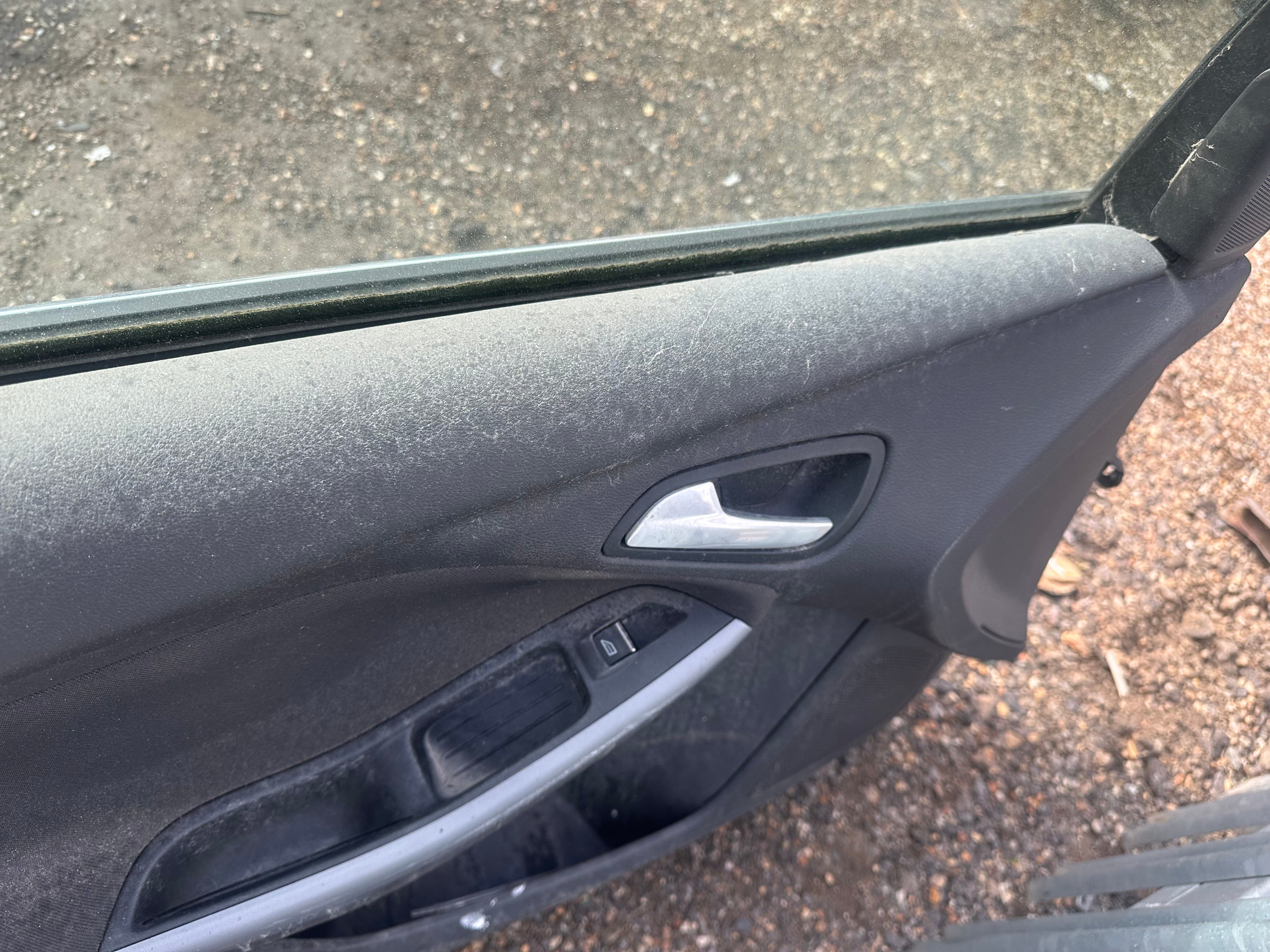 Ford Focus Titanium 2012–2018 Left Front Passenger Door (N/S/F)