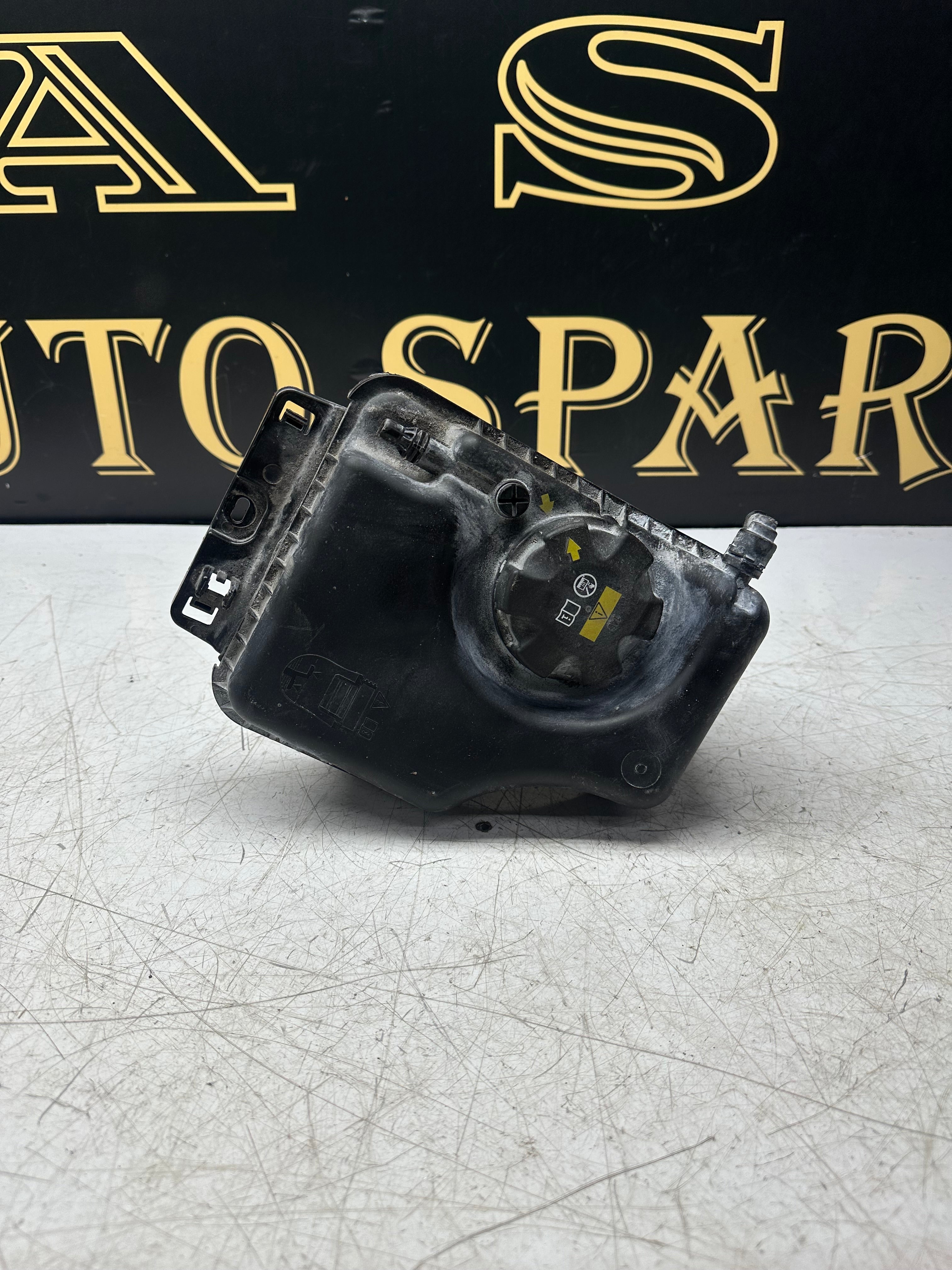 BMW 3 Series F30 Coolant Expansion Tank / Reservoir (2011–2019)(8617047)
