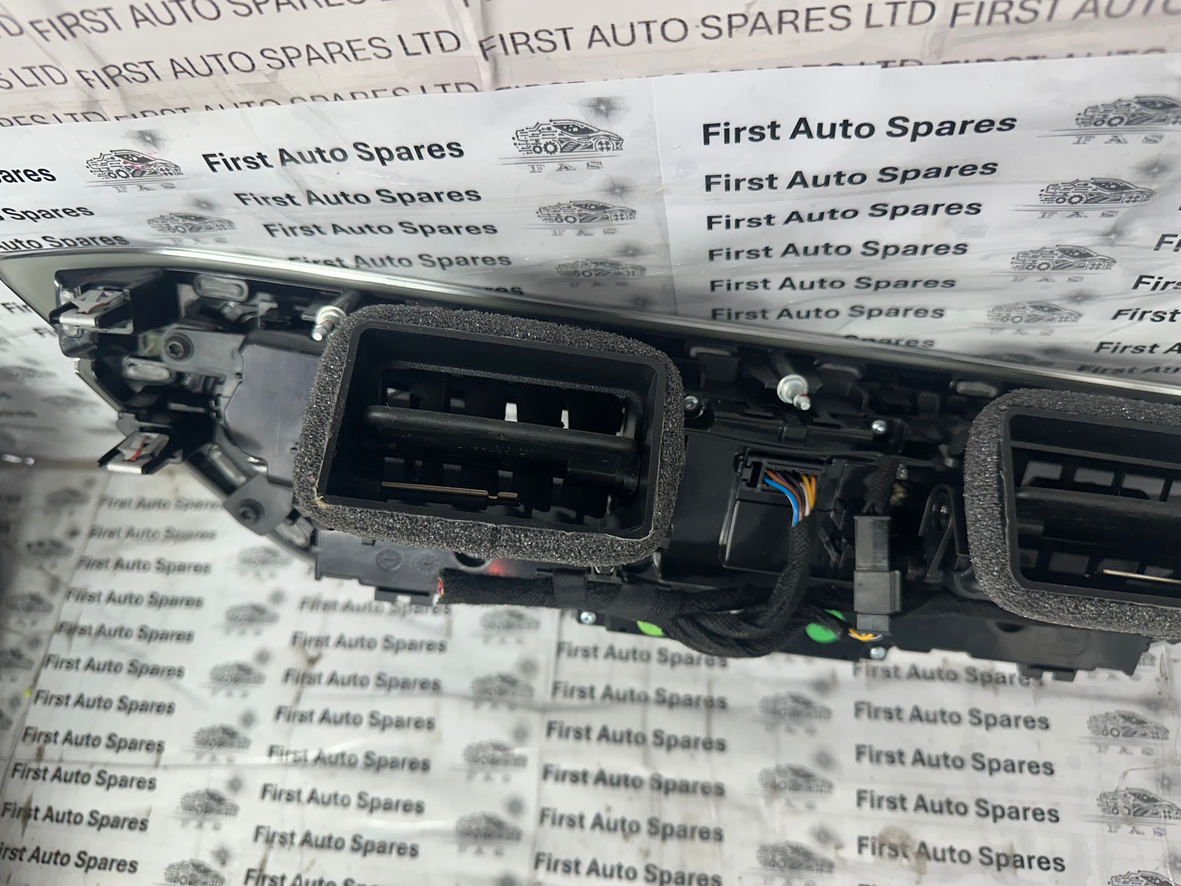 BMW 3 Series G21 Climate Control with Left Air Vent Grille (6848620, 4A0EDD1-02)