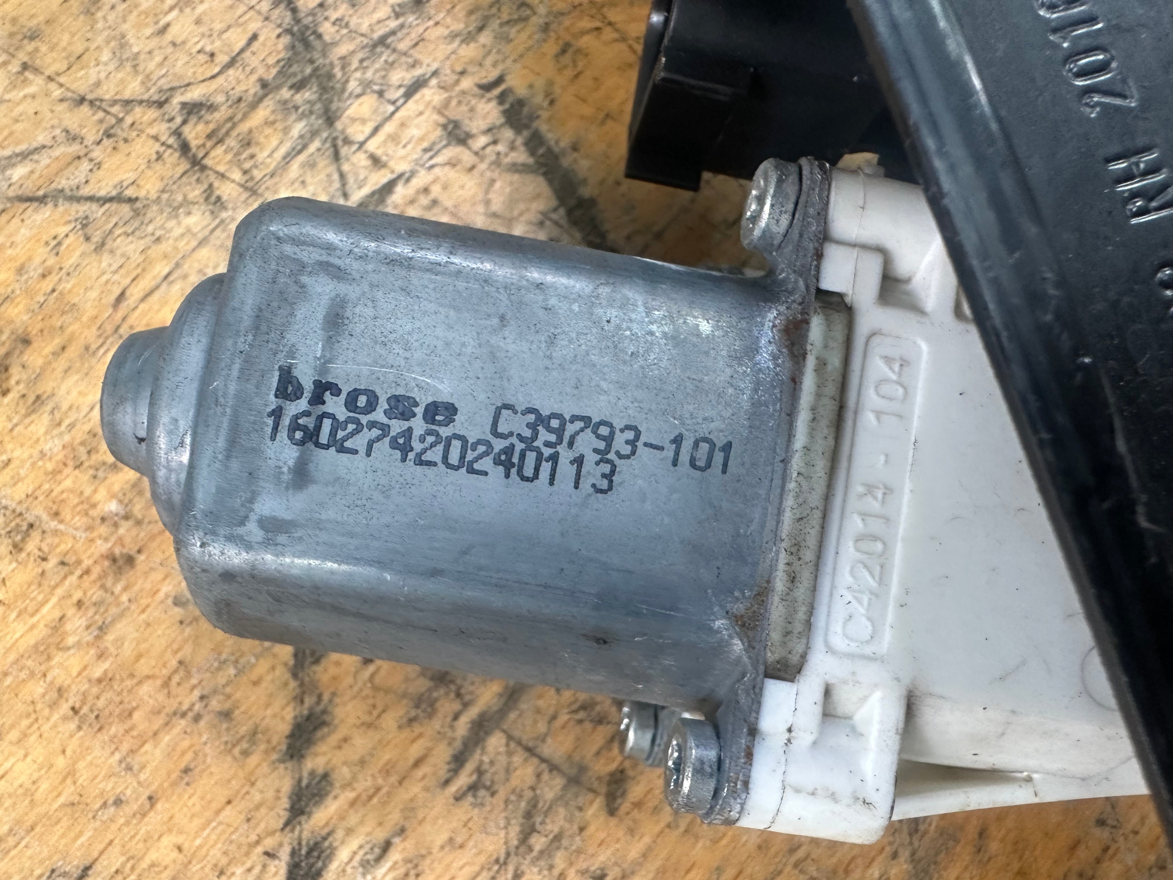 Jaguar XE 2015-2024 Right Rear O/S/R Window Regulator (C34084-105) (R9N1B)