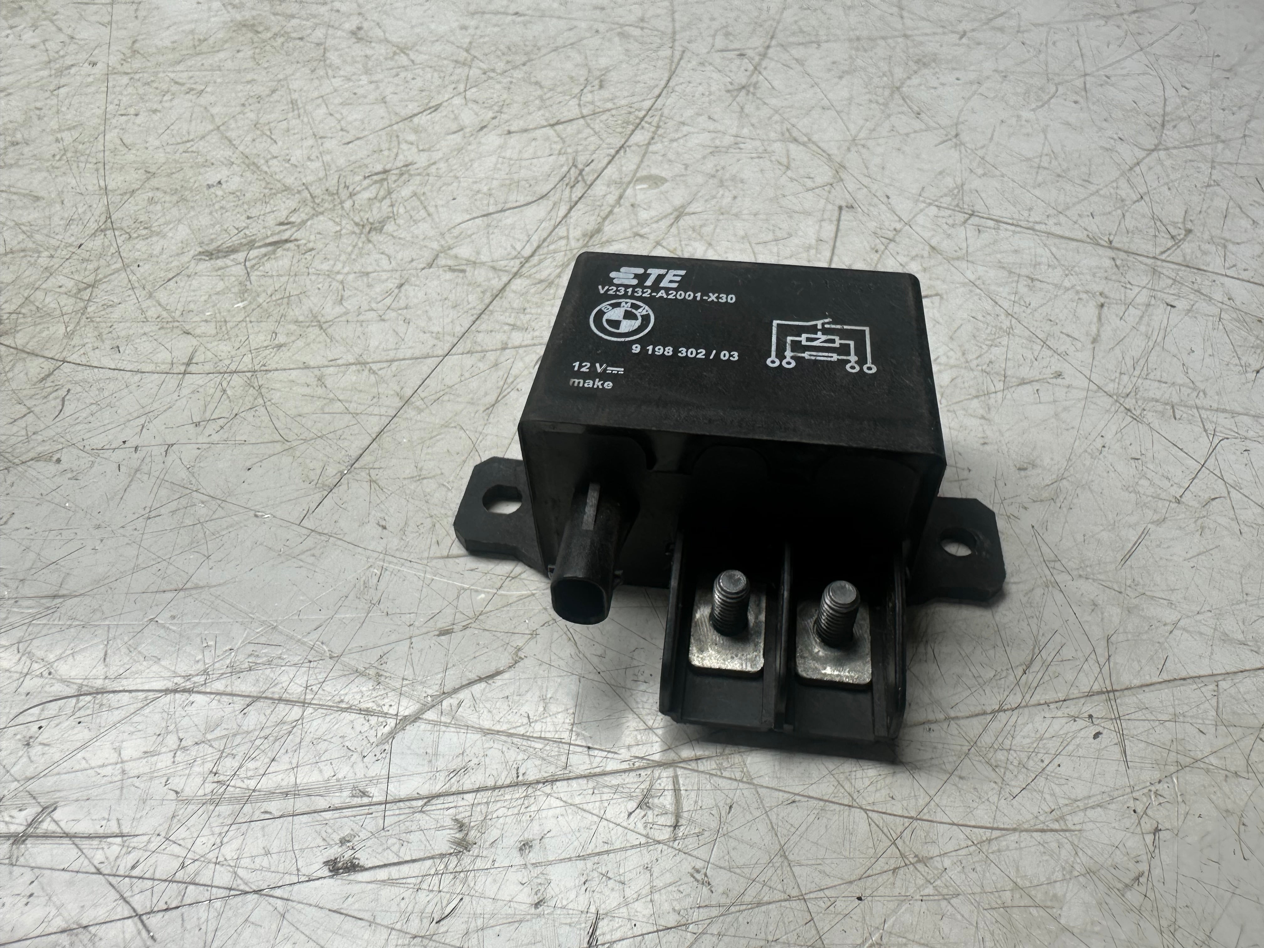 BMW 3 5 6 7 X5 X6 Engine Cooling Fan Relay Control Module (9198302)