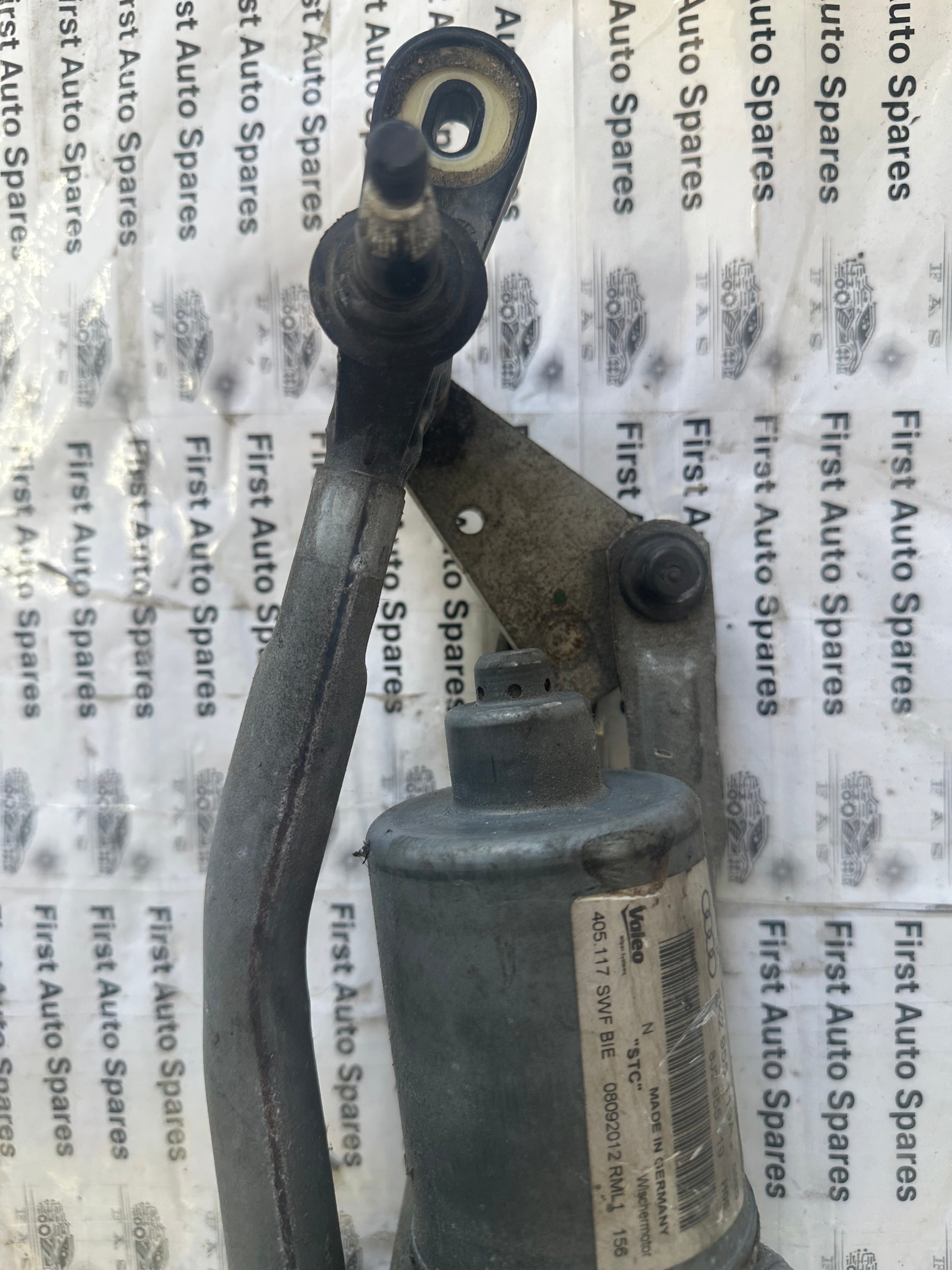 Audi A4 B8 Front Windscreen Wiper Motor & Linkage (8K2955119A)