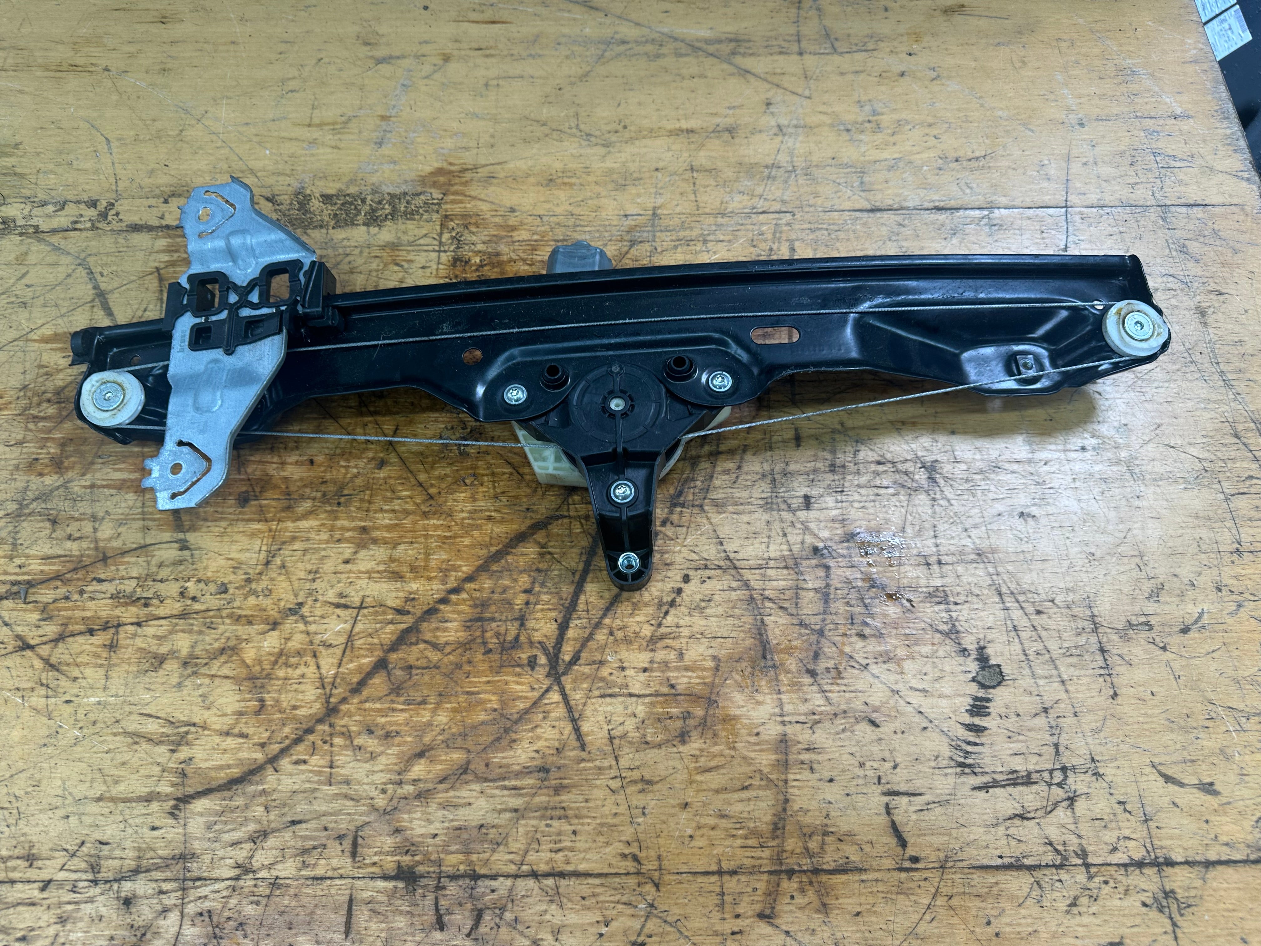 Nissan Qashqai J11 2018 Front Left N/S/F Window Regulator (80701 HV00A) (C82896-101)