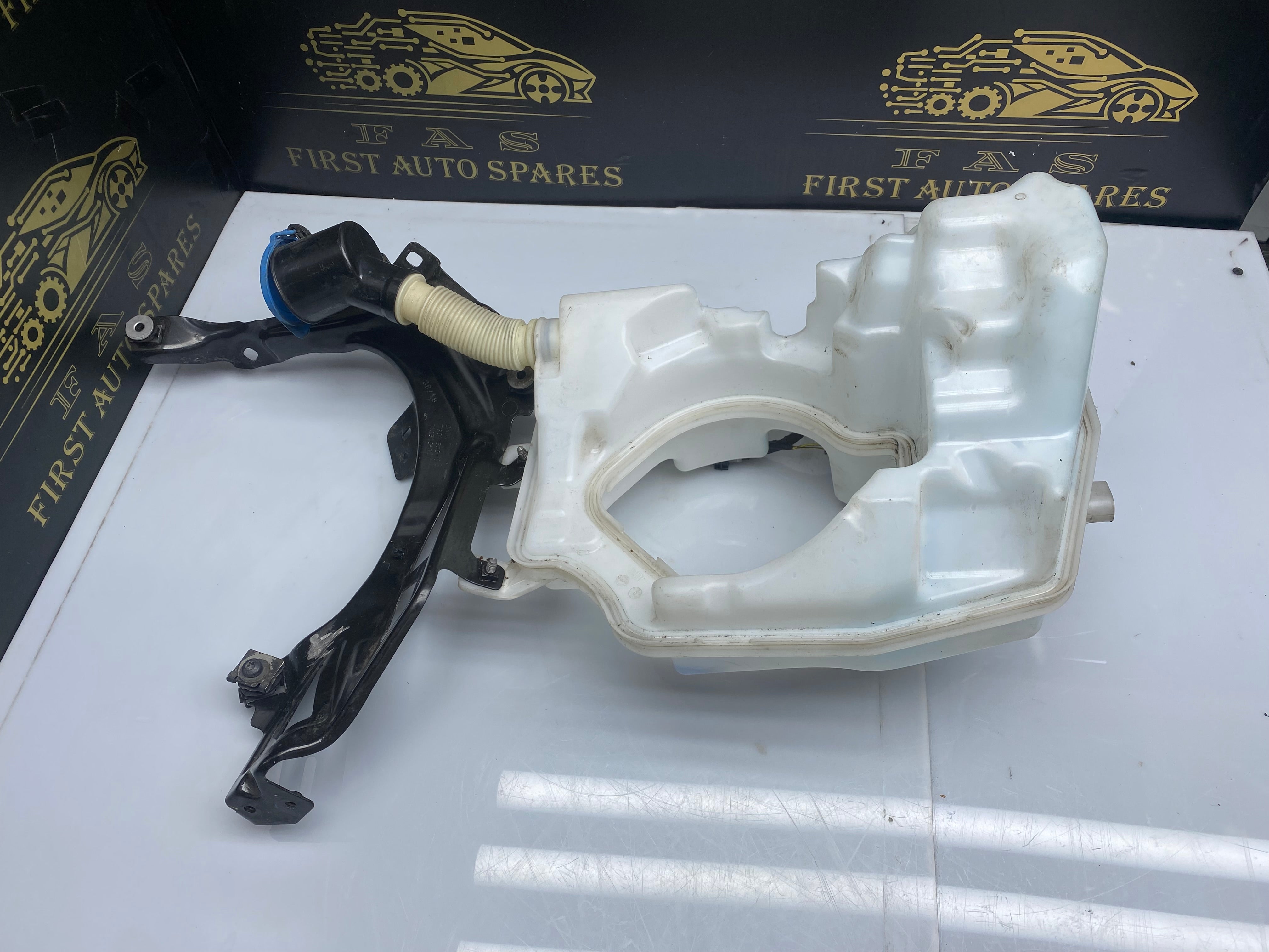 MINI Clubman F54 MK2 Windscreen Washer Bottle Fluid Tank Reservoir – 2015–2024