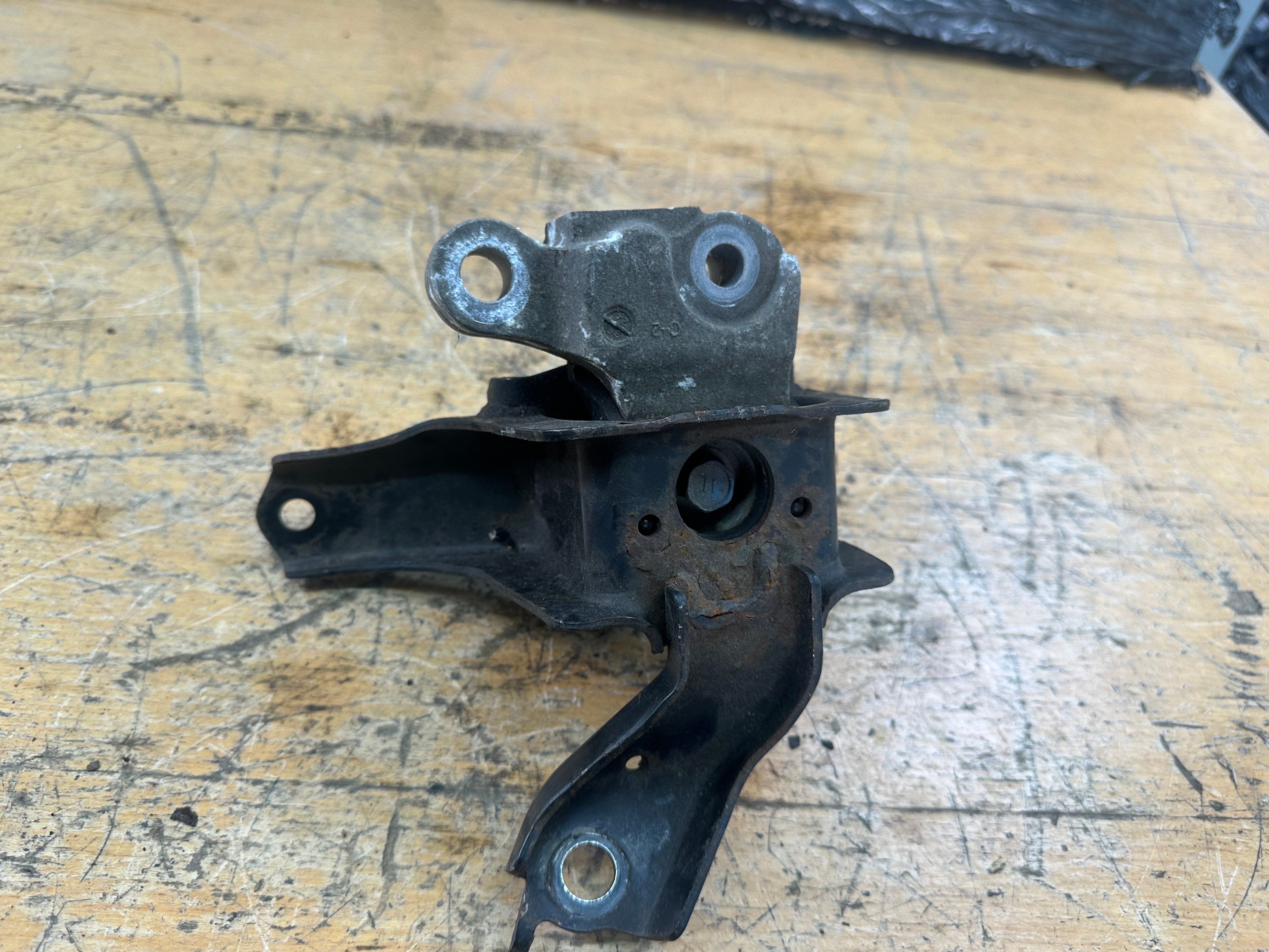 Toyota Yaris 2013 Driver’s O/S Right Side Engine Mount