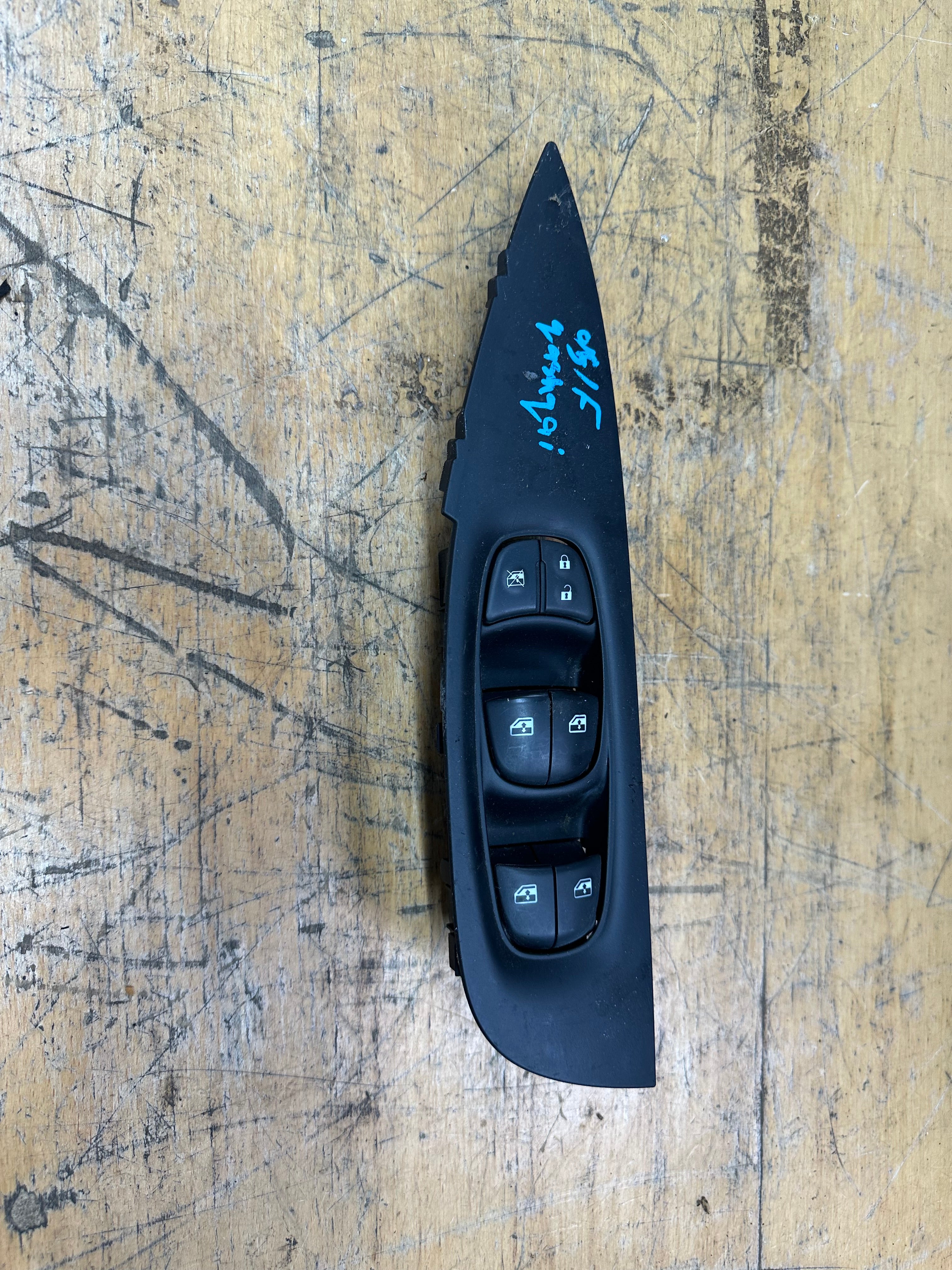 Nissan Qashqai 2015 Front Right O/S/F Door Window Switch Button (80960 4EA0AX)