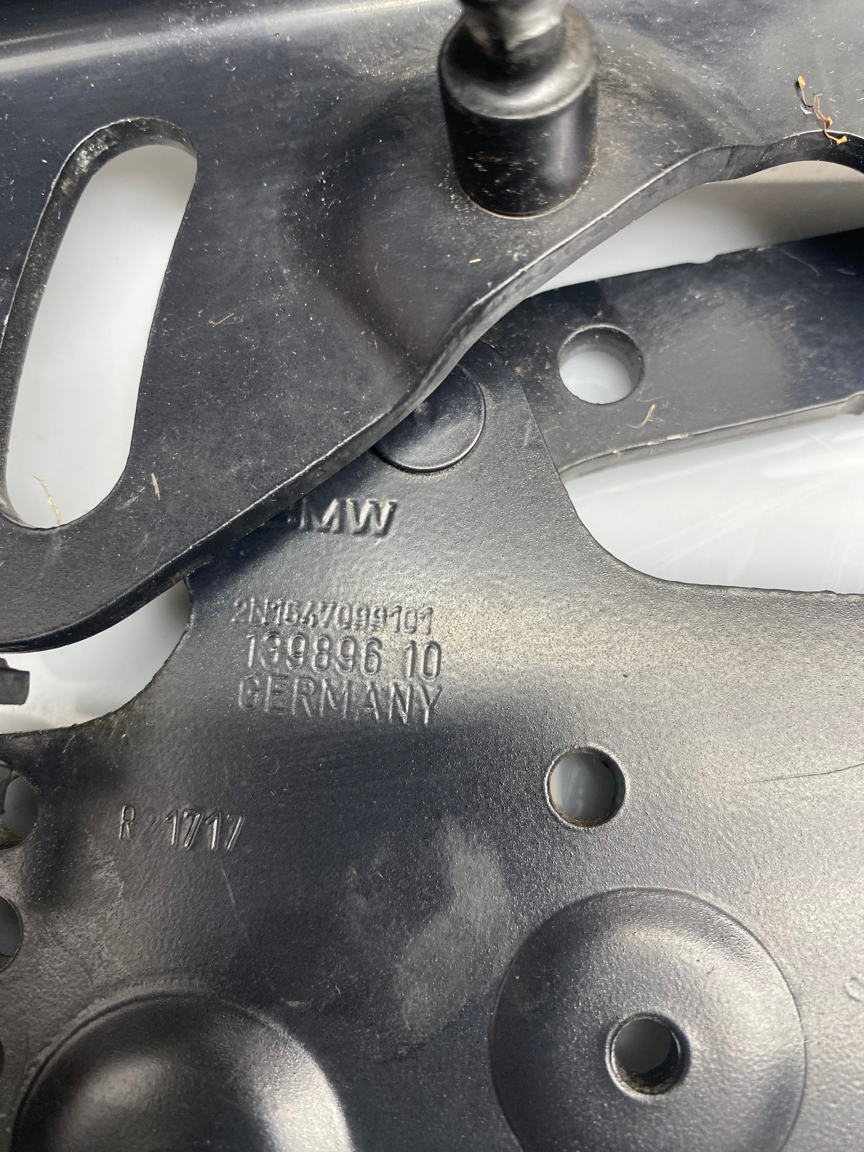 BMW 3 Series Front Right Side Bonnet Hood Hinge (13989610)