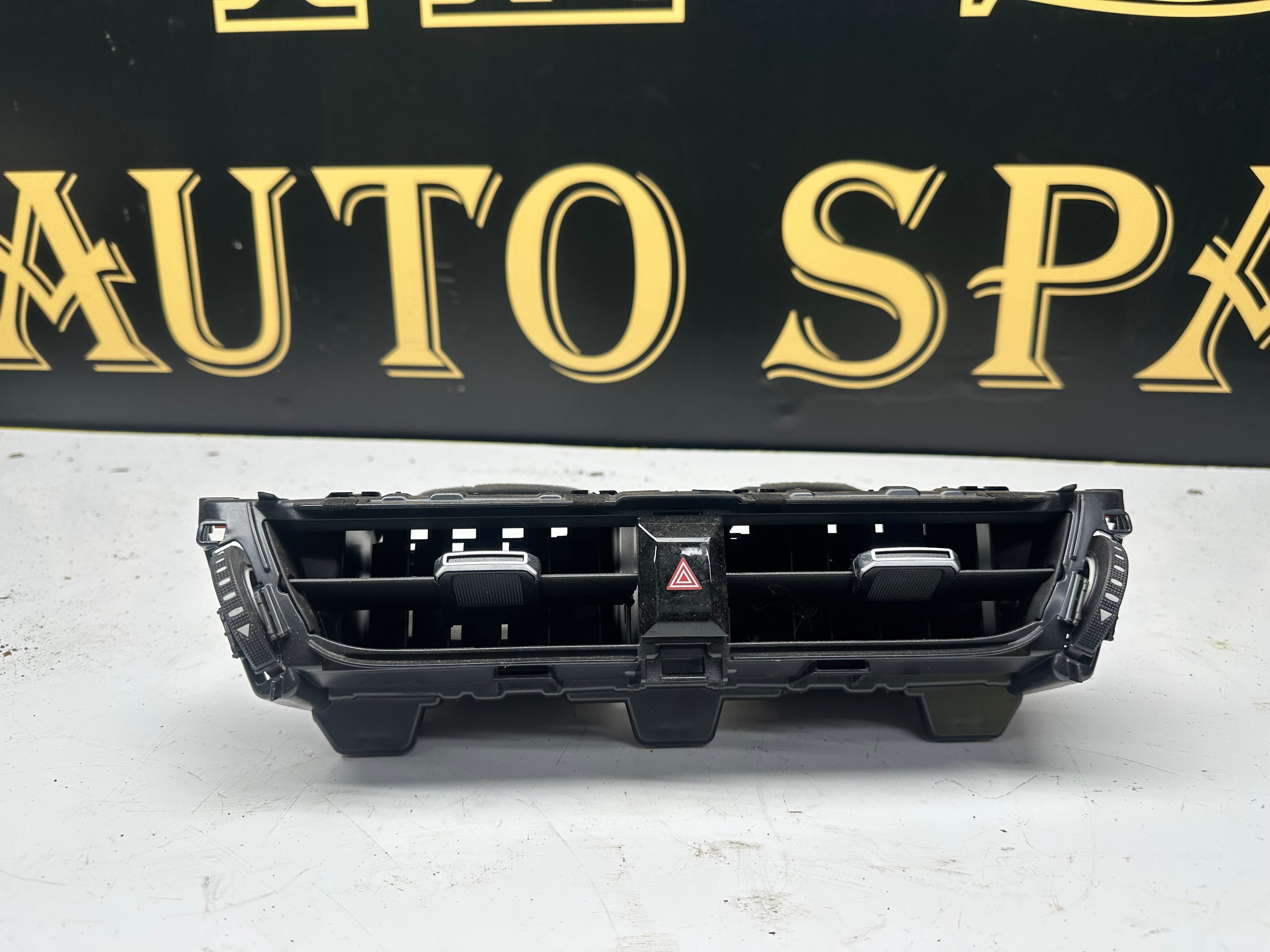 Toyota Corolla Hatchback E21 Dashboard Air Fan (55670-02830) (055642-2830) (55670-02840) (055641-2830)