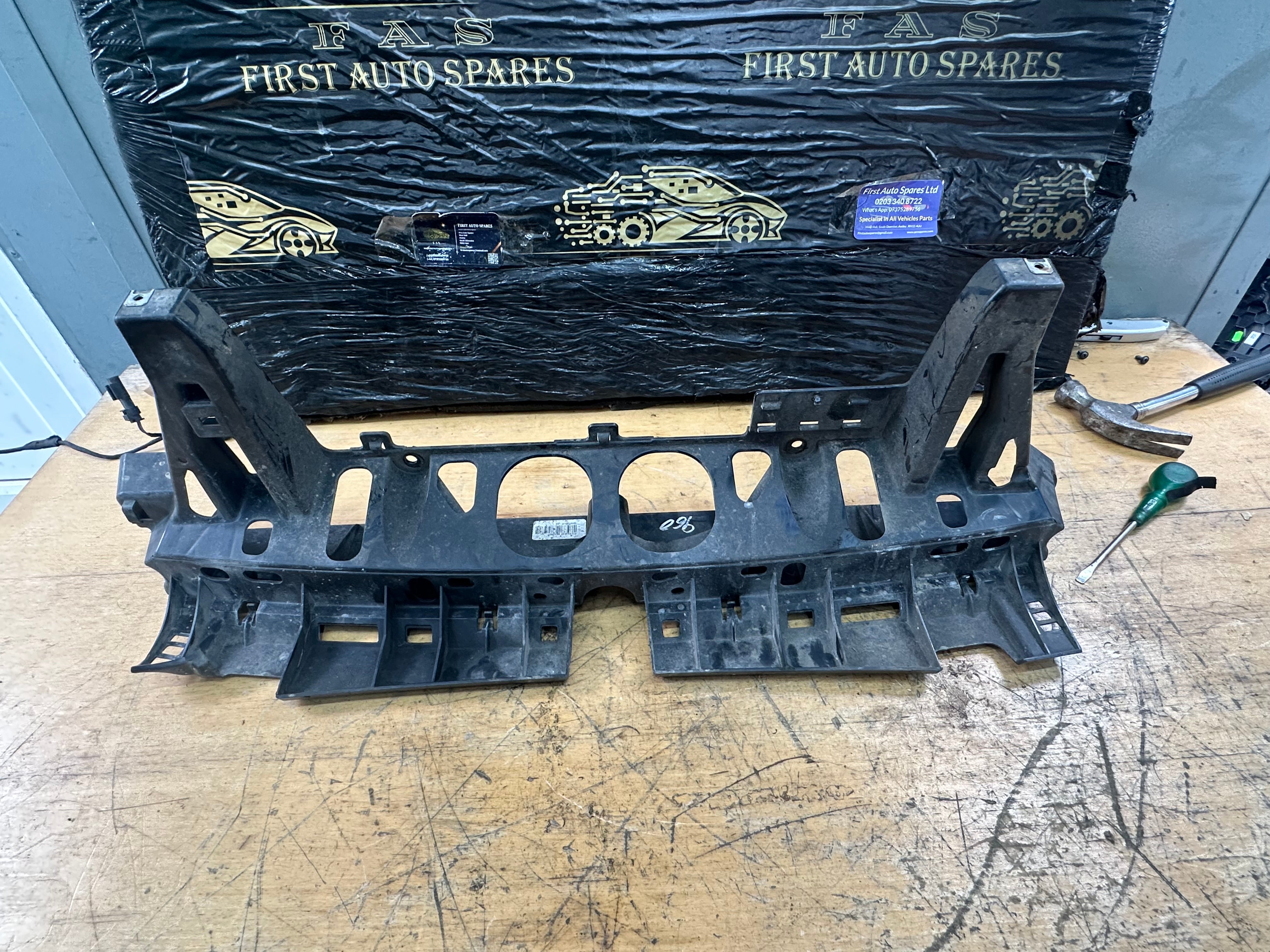 BMW X5 Series F15 Rear Bumper Centre Bracket Mount (7294391)