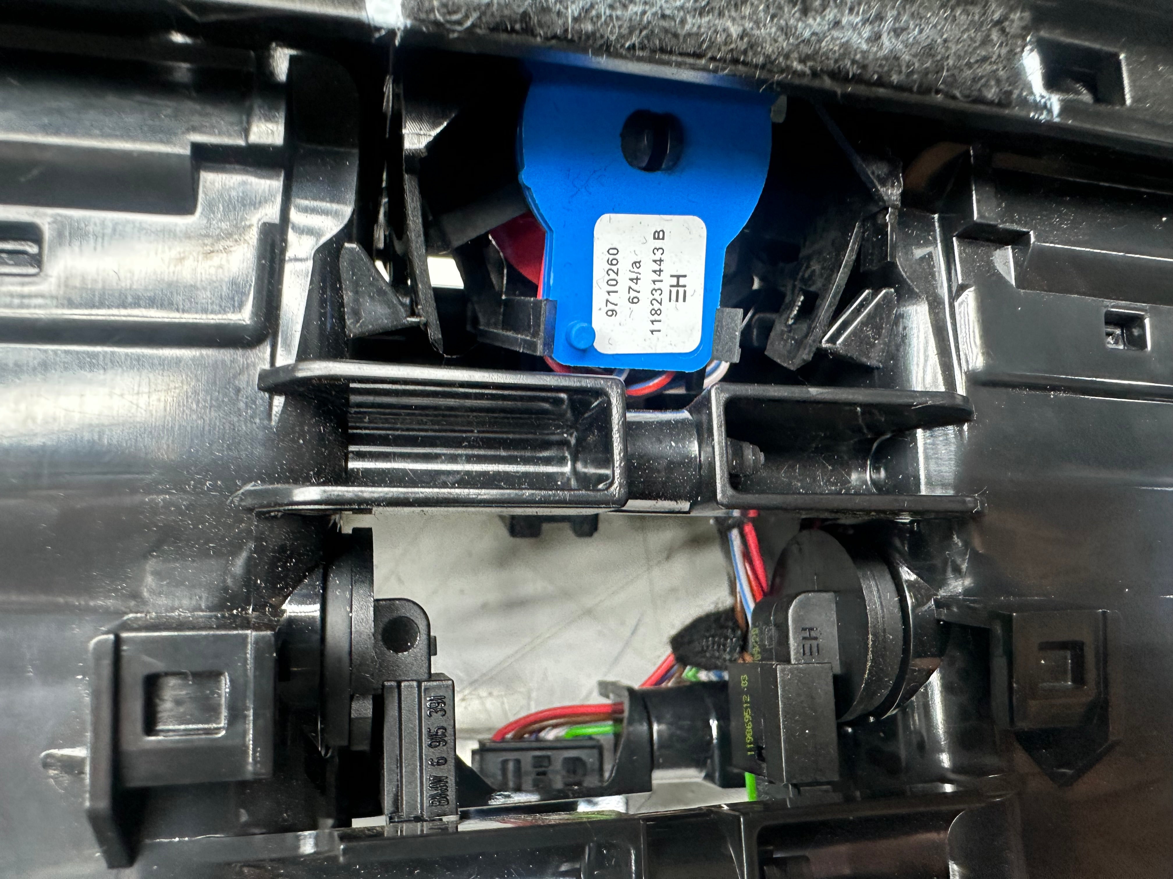 BMW 4 Series F30 F32 F36 Dashboard Trim Cover and Grilles (6827342-02)