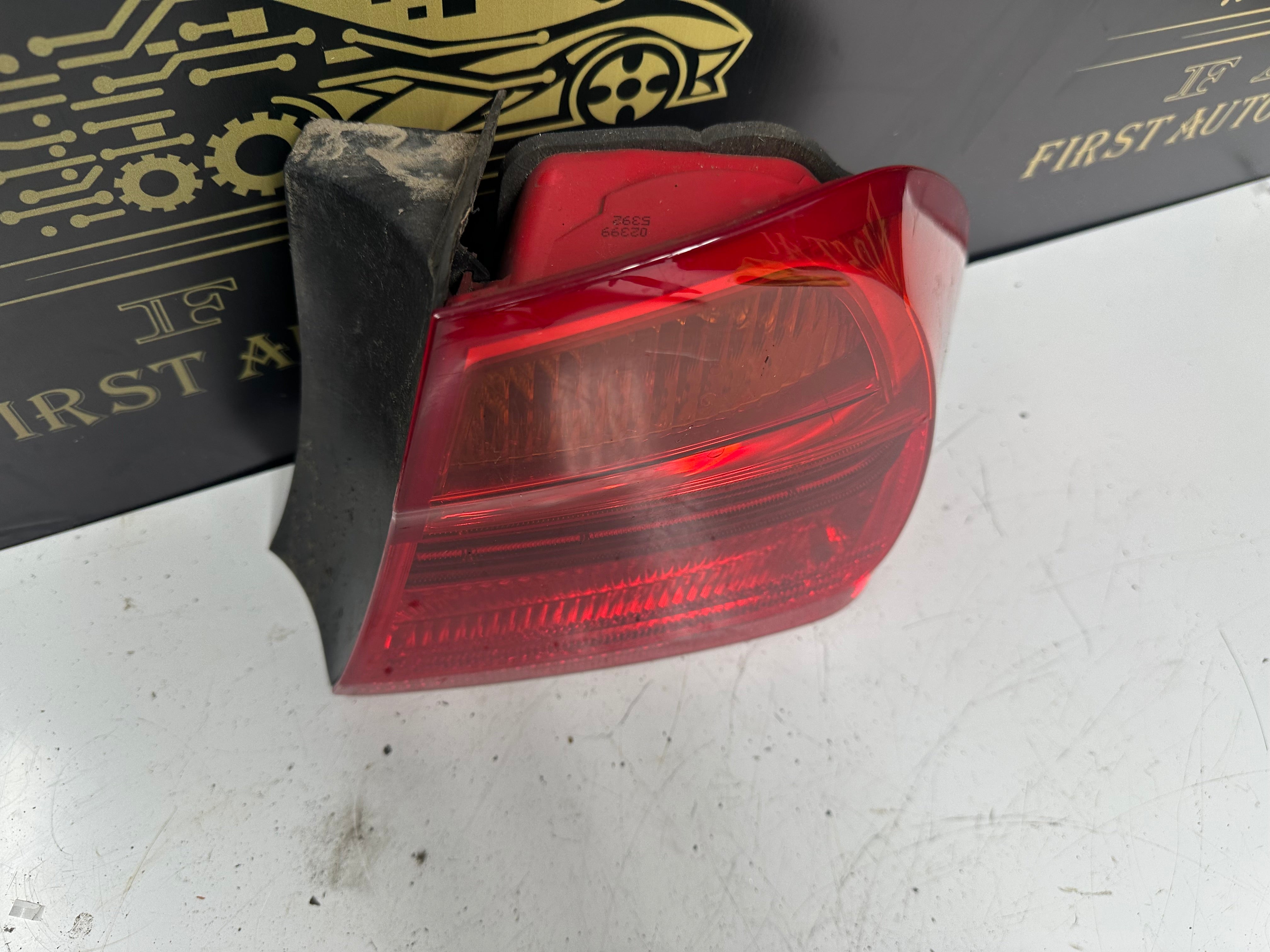 BMW 3 Series E90 E91 E93 2008 Right Rear Tail Light (276302 R)