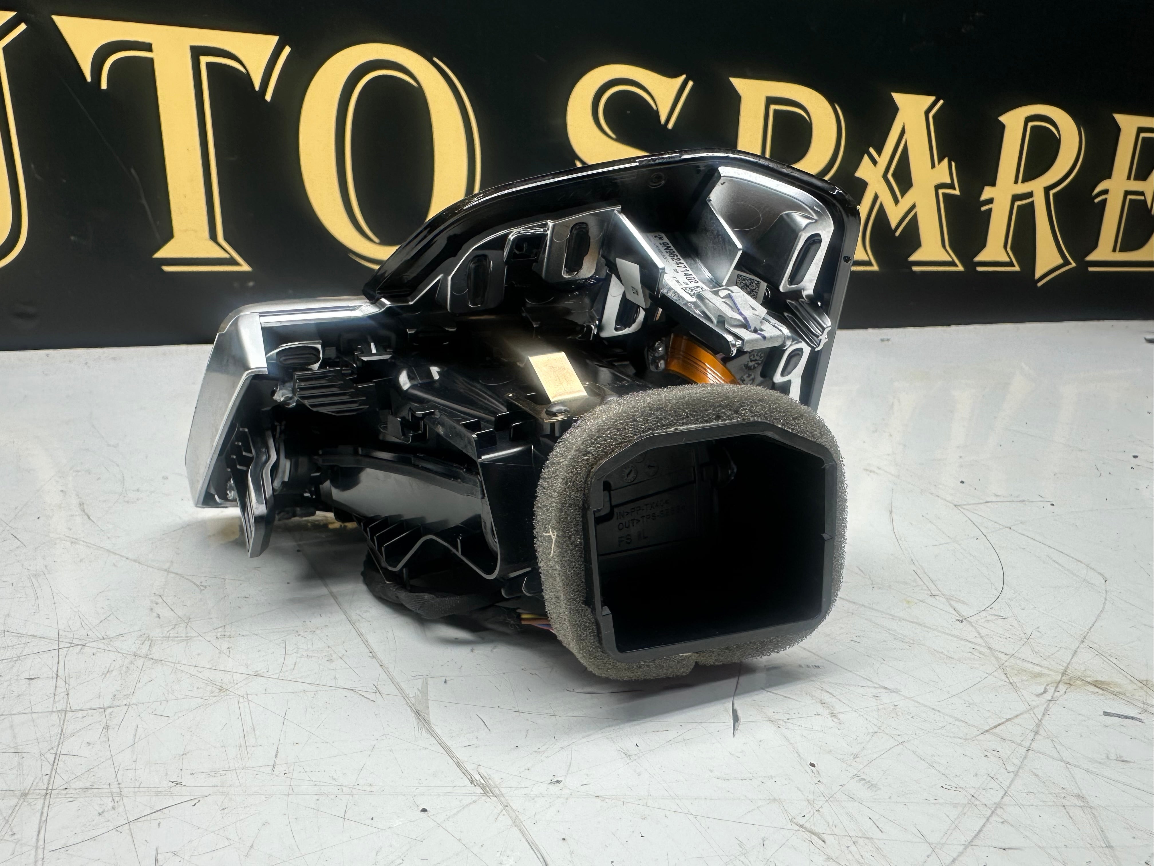 BMW 3 & 4 Series G20 G80 Dashboard Air Vent Grille Right (6848619) (9N962471402)