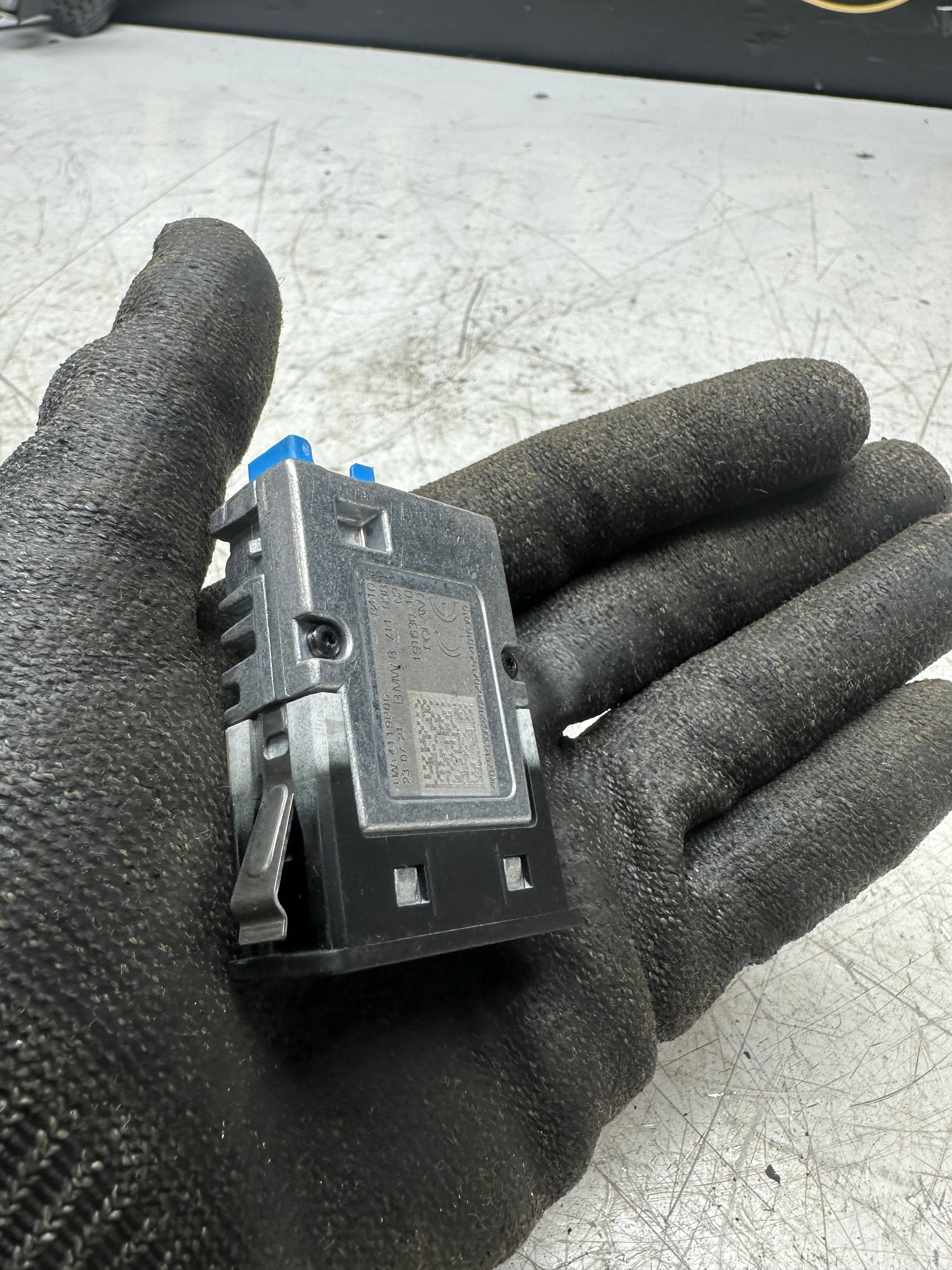 BMW USB-C Dual Socket Plug (8711938)
