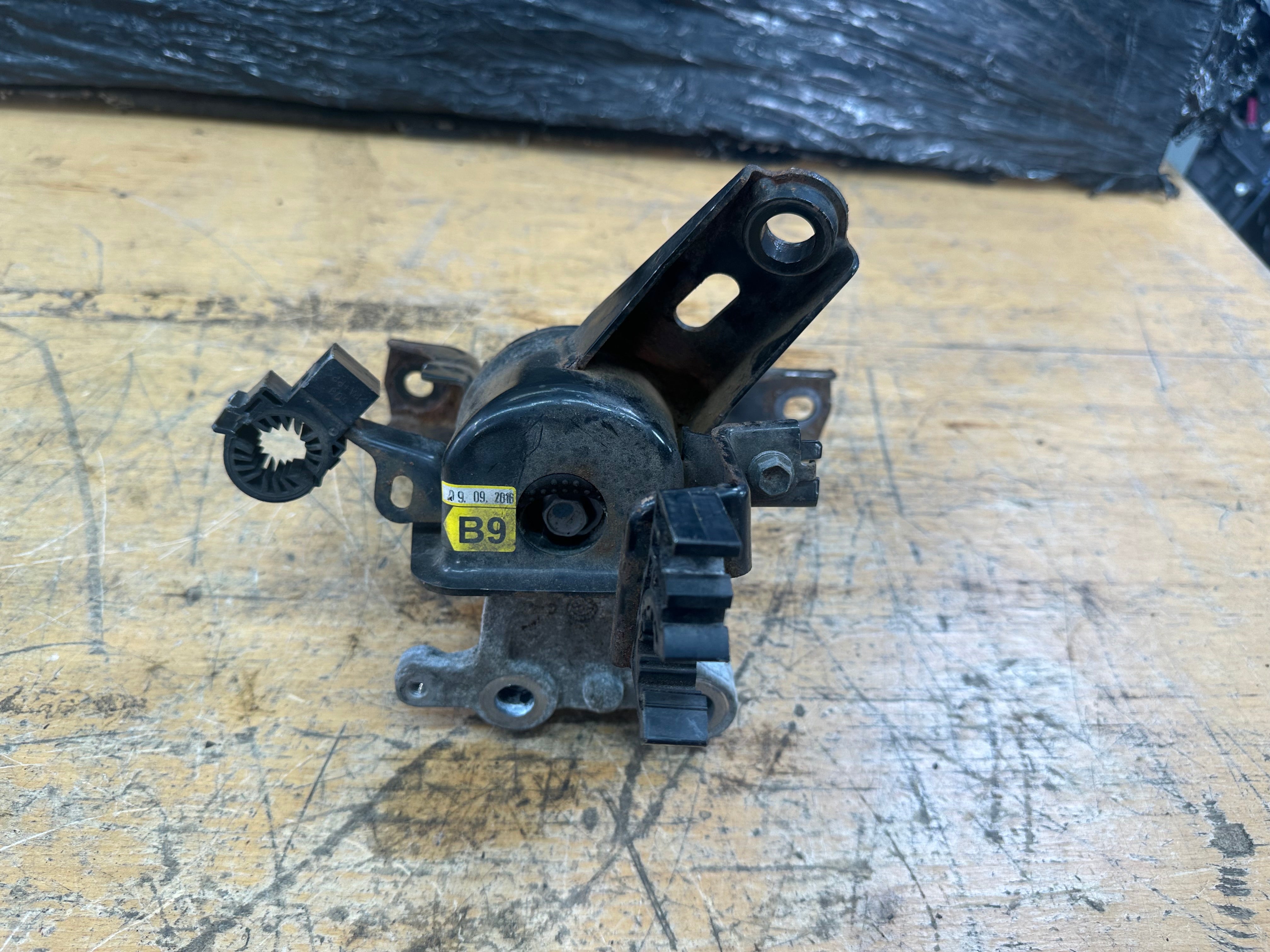 Toyota Auris 2016 Hybrid Engine Support Mount