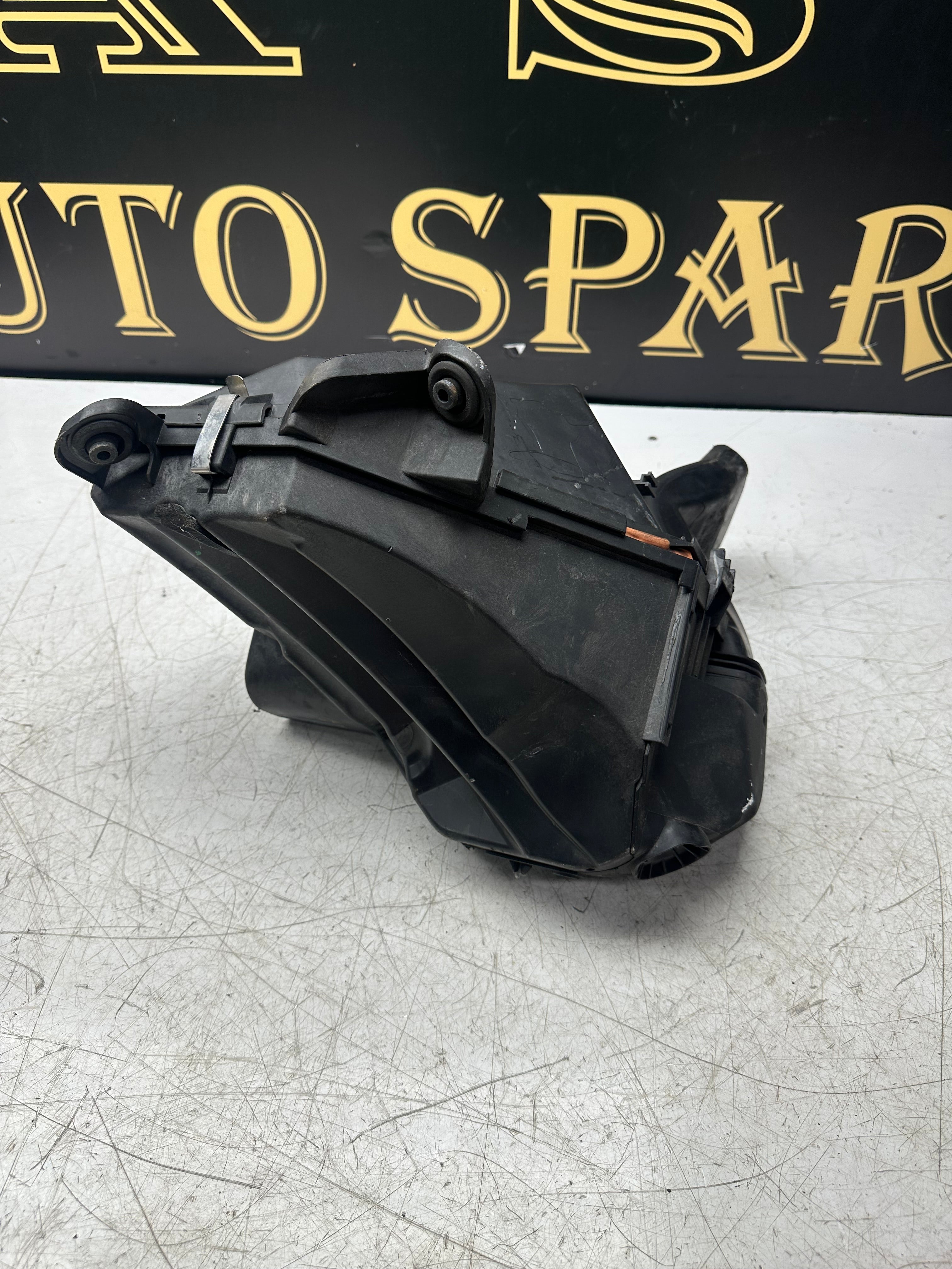 BMW 1 & 3 Series Air Filter Box Housing (2011–2019)(7797460 / 7797466 )