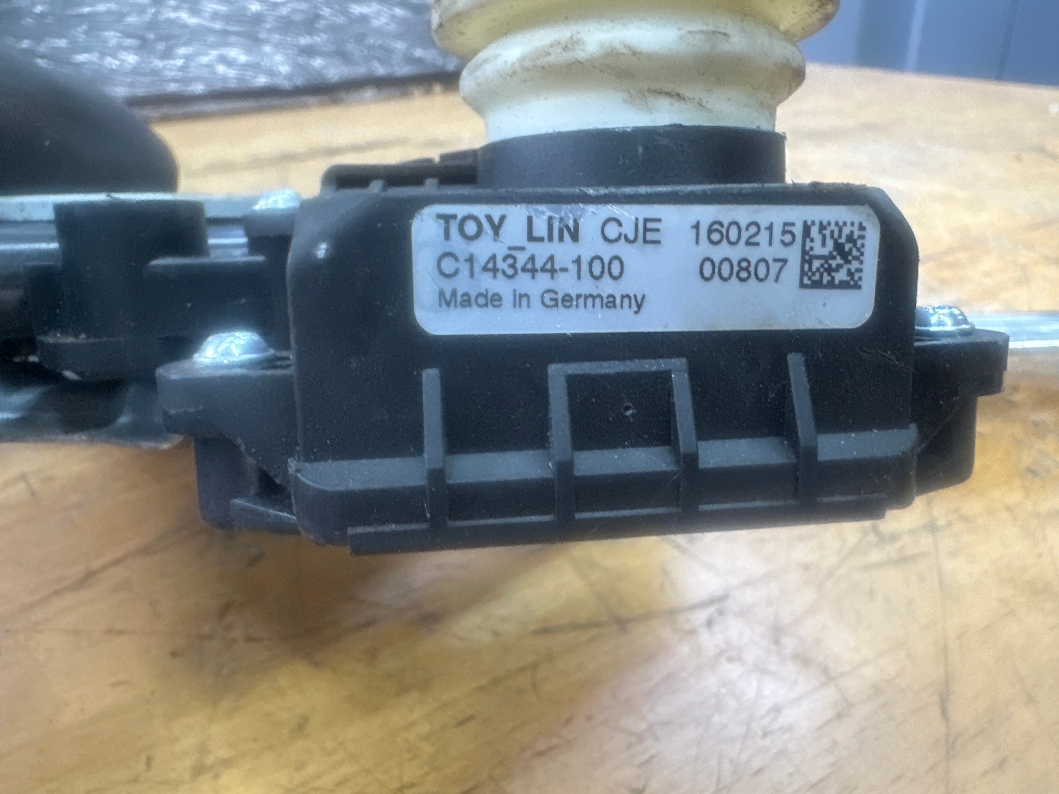 Toyota Auris Right Driver Rear O/S/R Window Regulator (85702-02020)