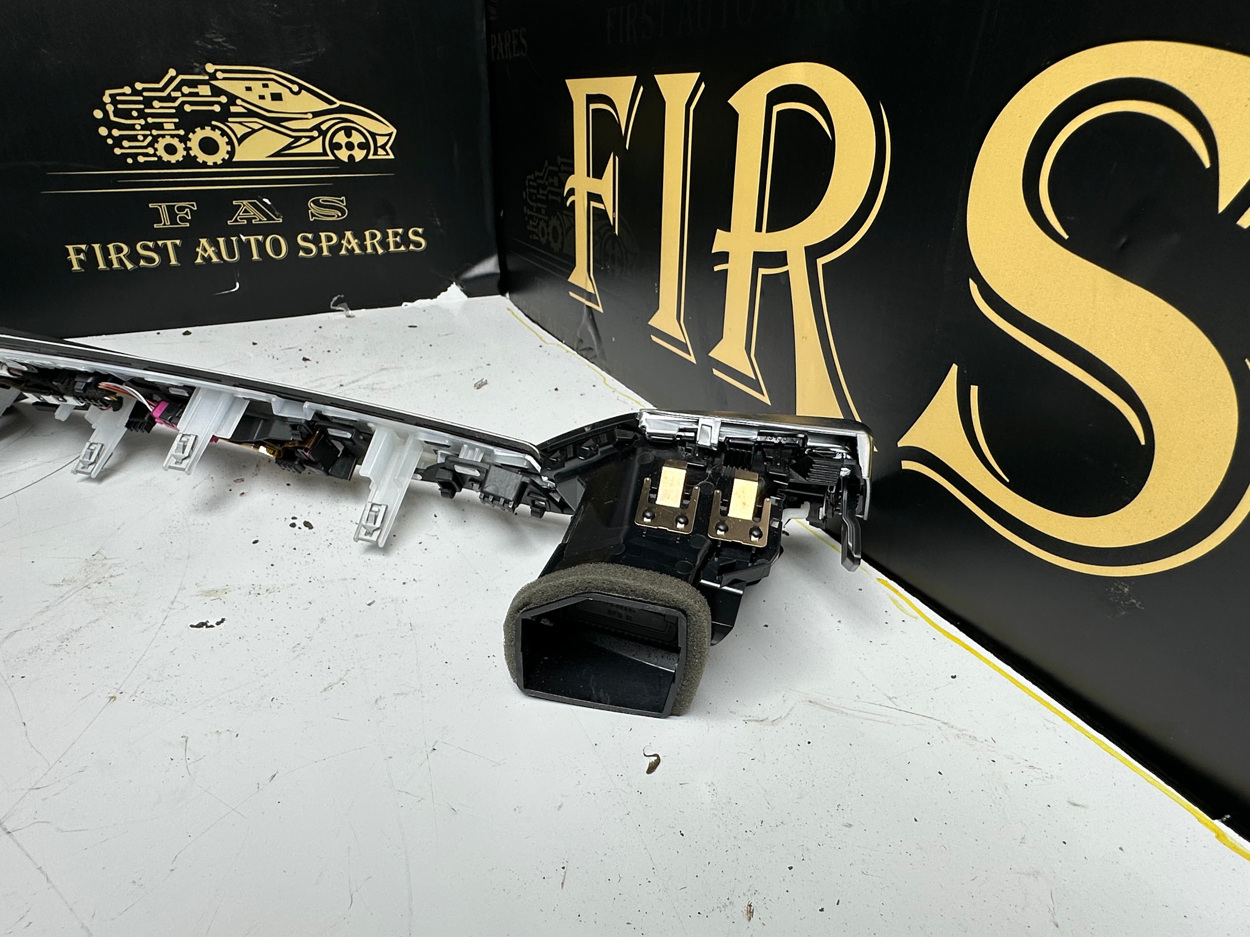 BMW 3 G20 G21 2023-24 Dashboard Glove Box Trim (9P962571809) (3036875)