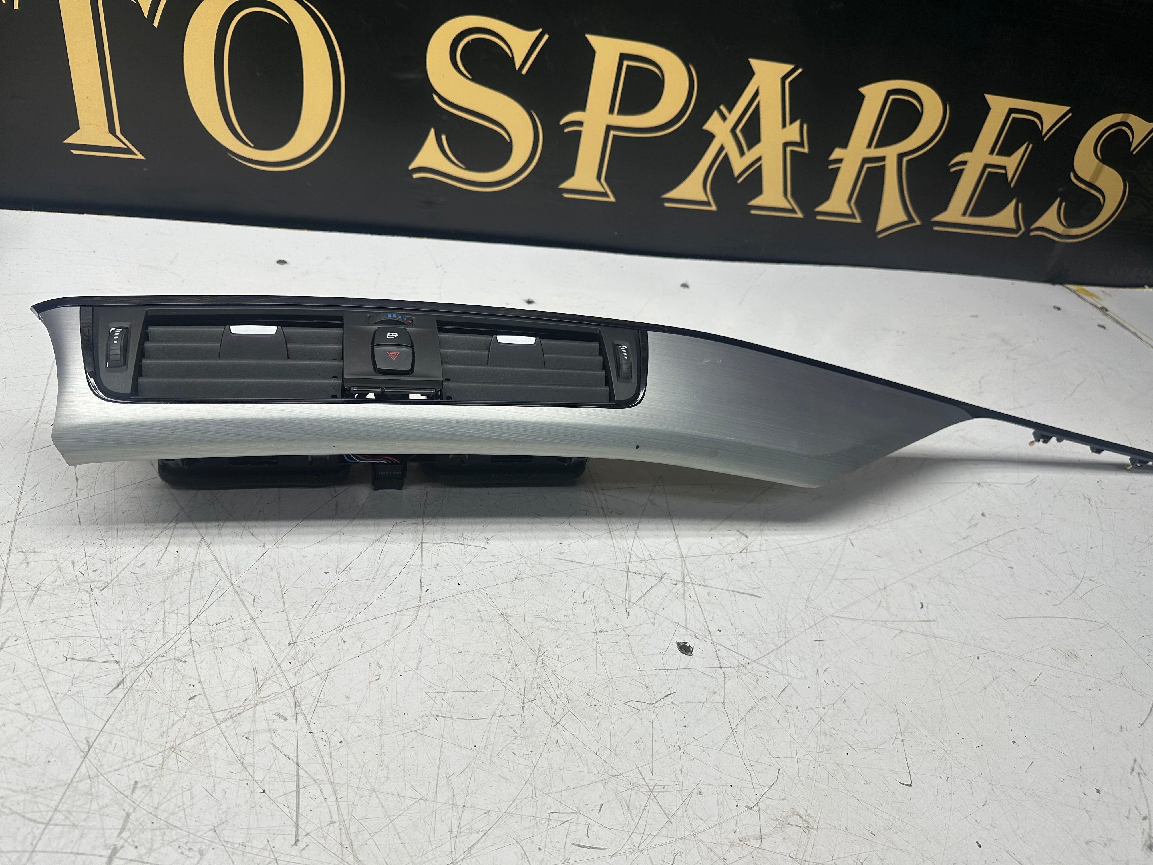 BMW 4 Series F30 F32 F36 Dashboard Trim Cover and Grilles (6827342-02)