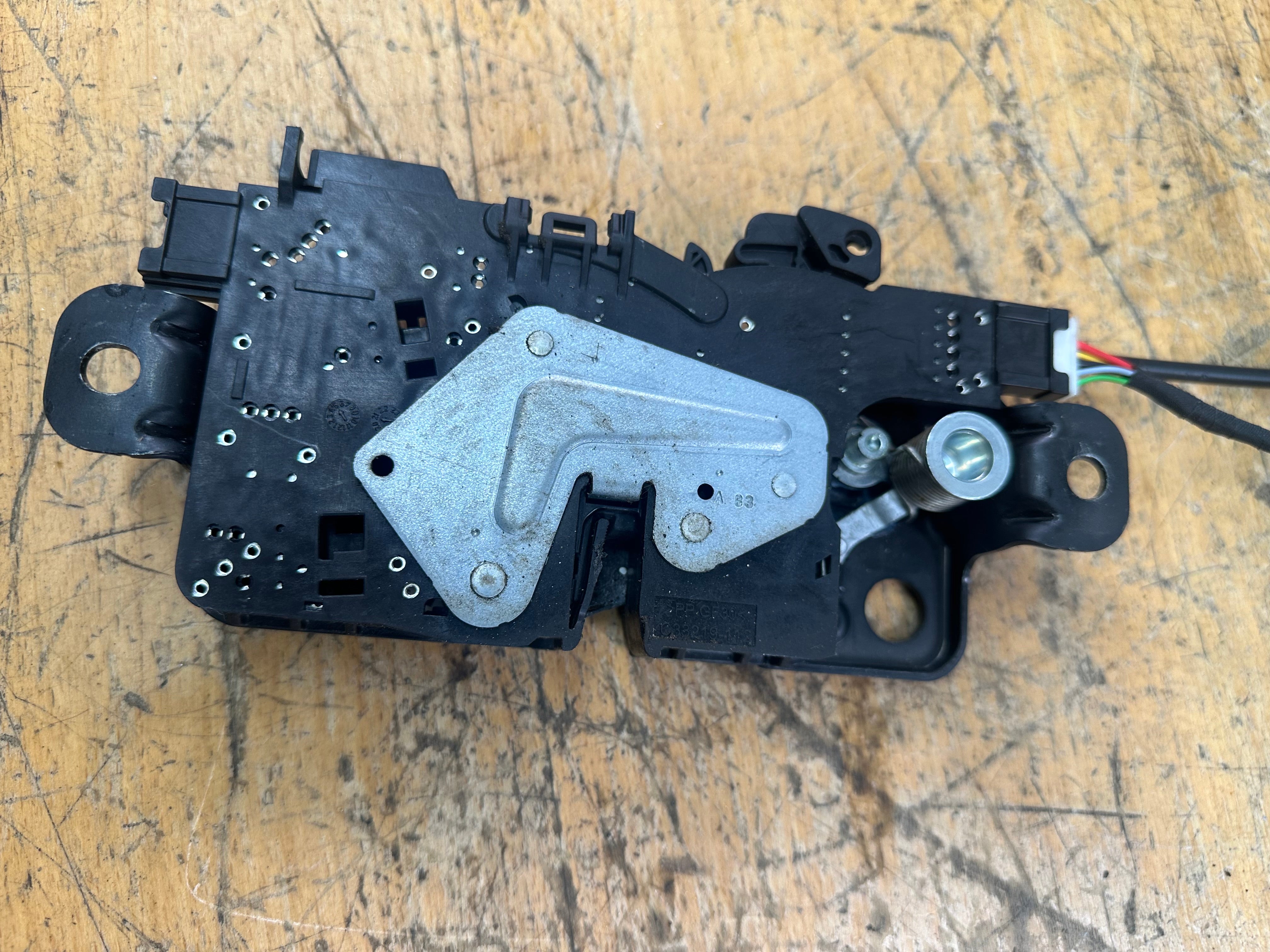 BMW 5 G30 G38 2019 Tailgate Trunk Boot Lock Catch Latch (738356111) (735711219)